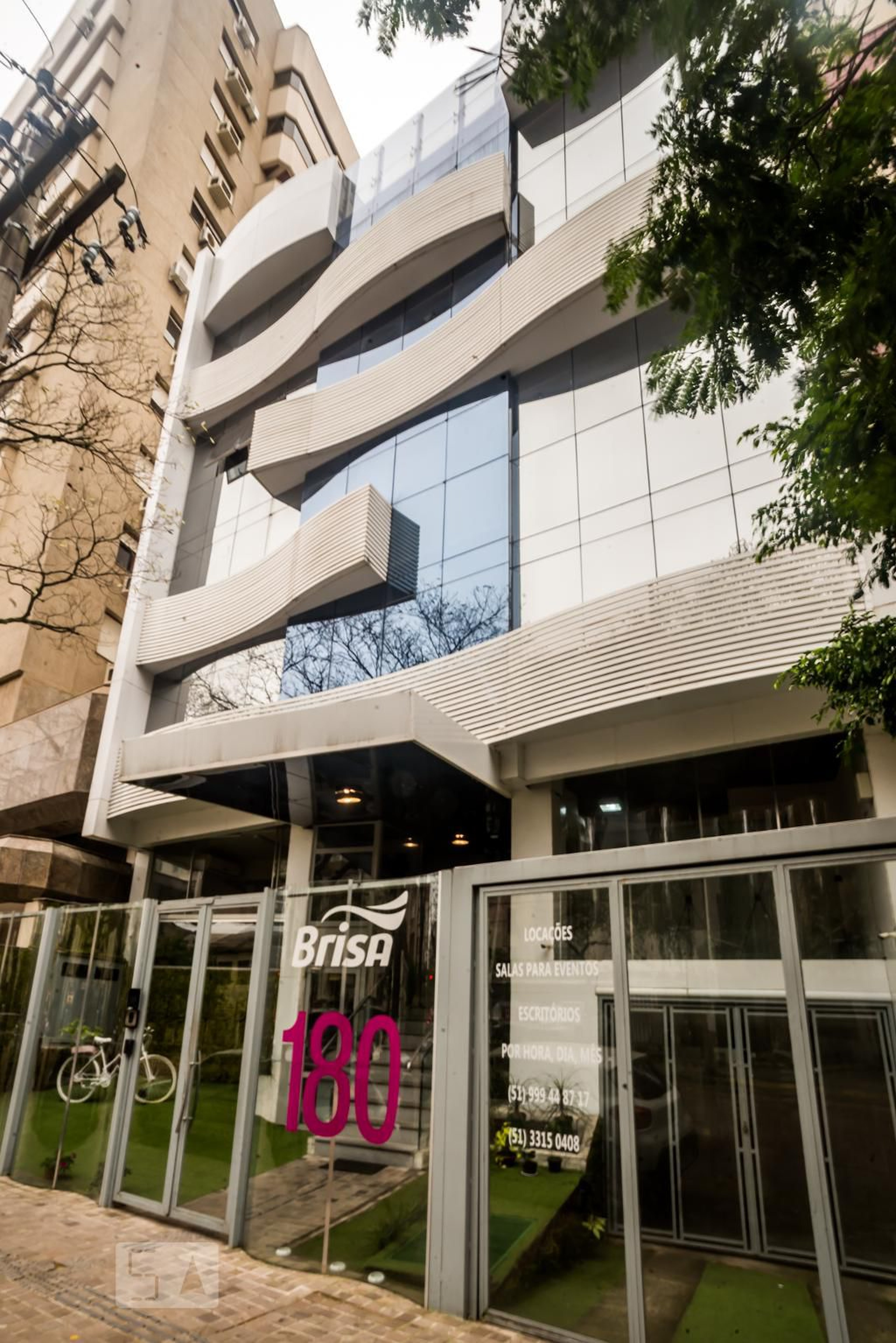 Fachada Condomínio em Rua Irmão José Otão, 180