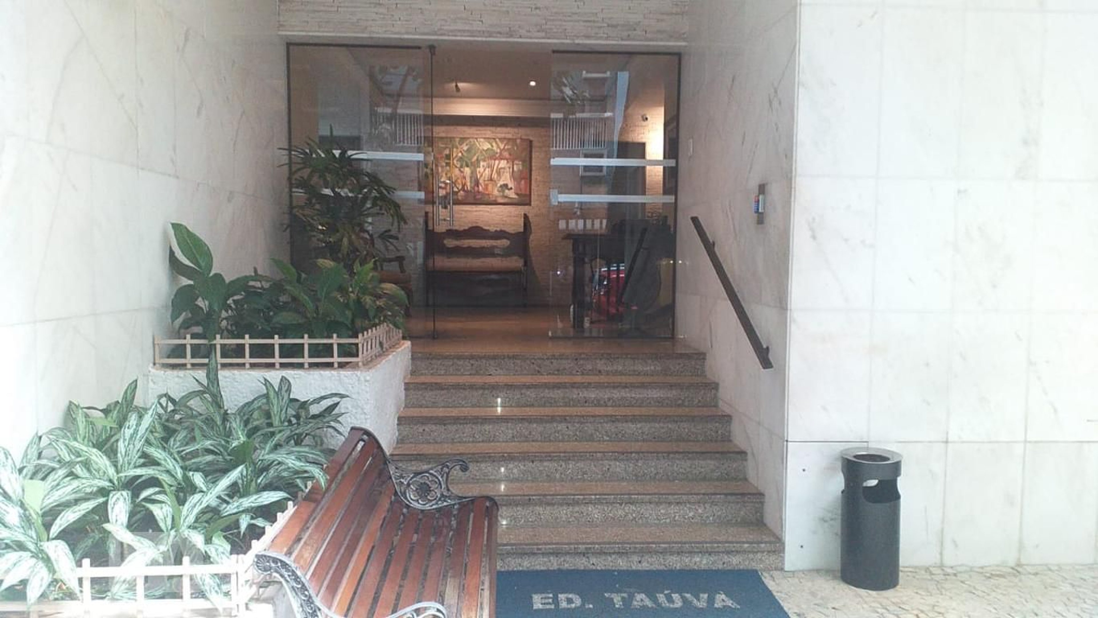 Entrada do prédio Edificio Tauva