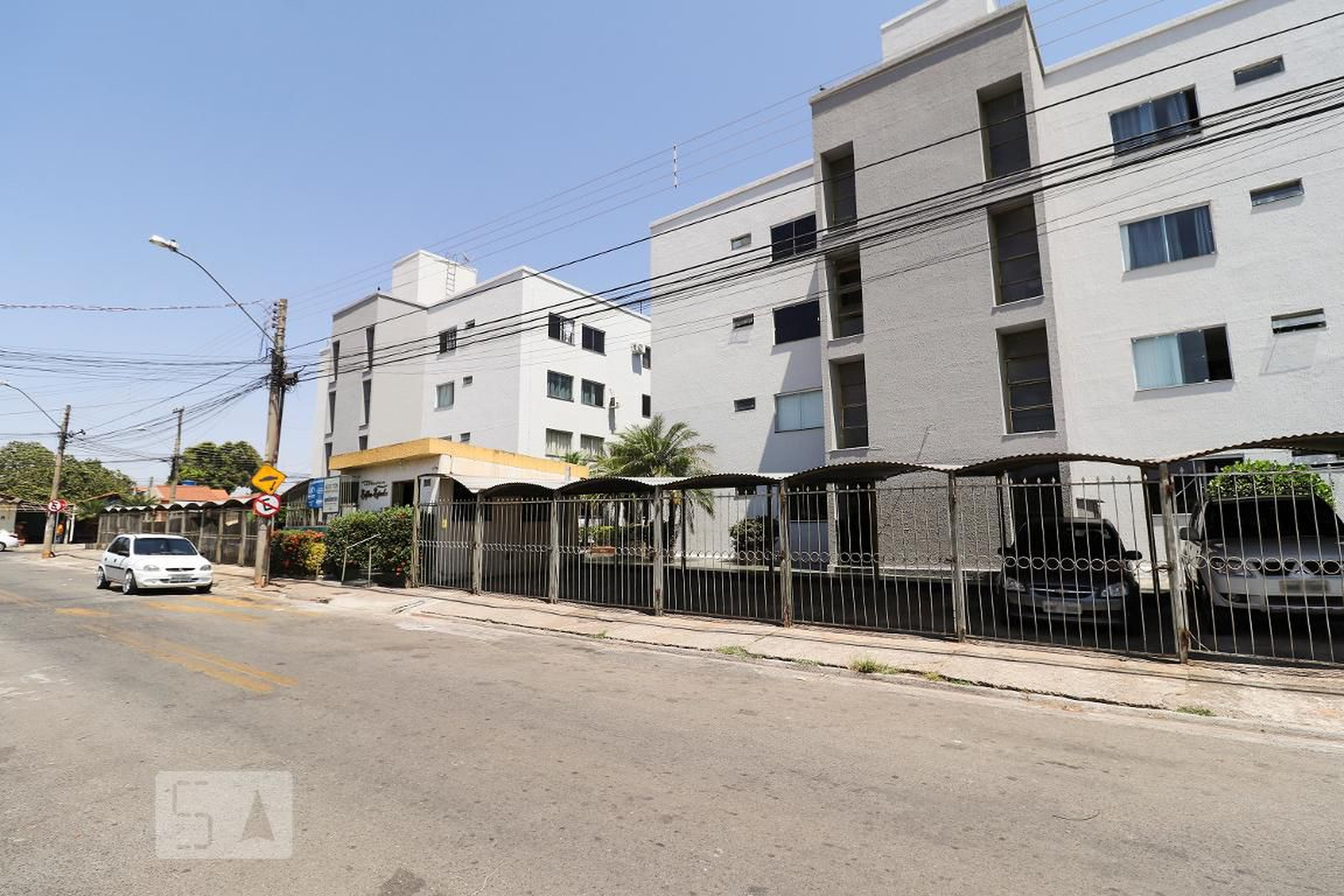 Fachada Condomínio em Rua 50, 66