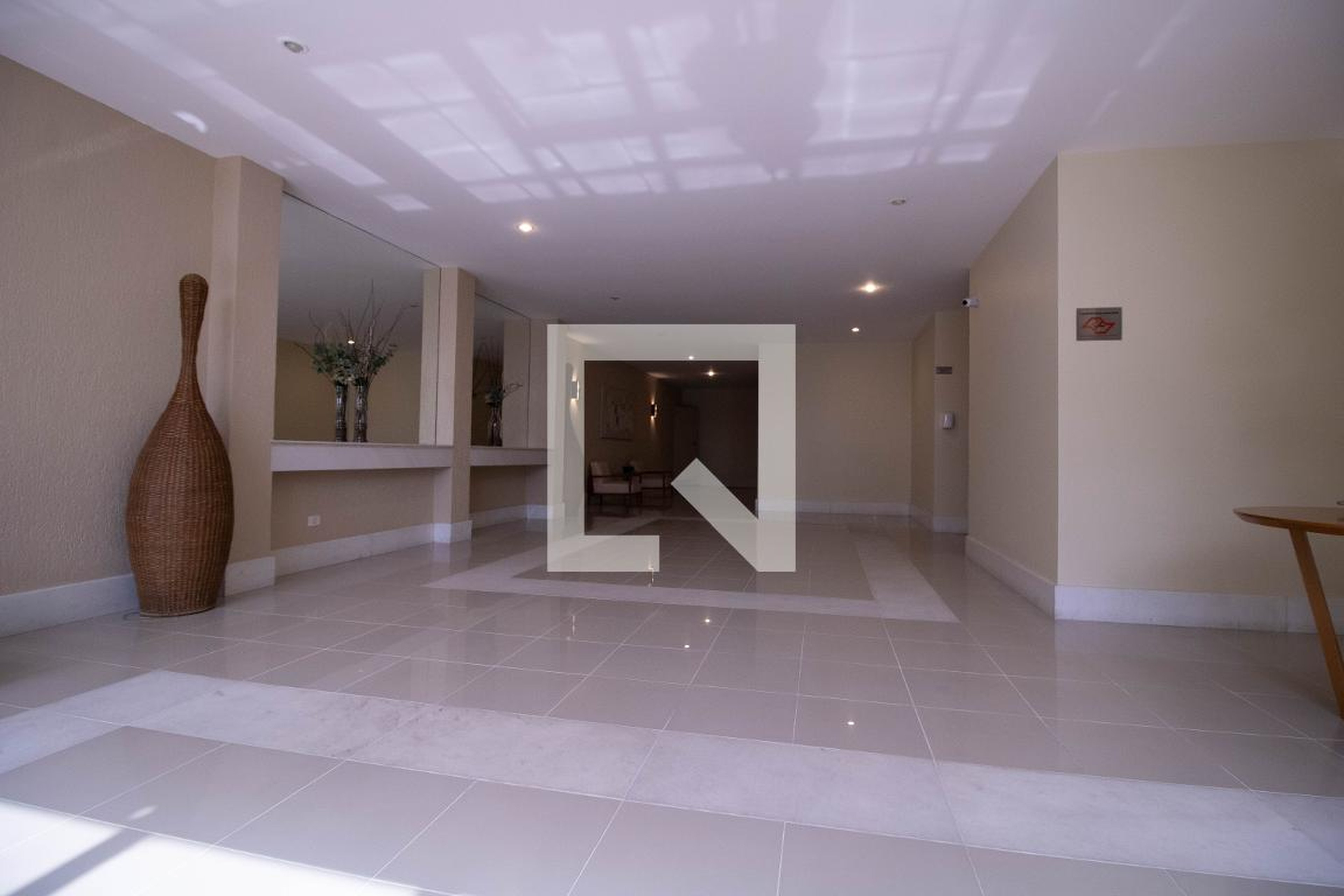 Hall de Entrada Condomínio em Avenida Itaboraí, 71