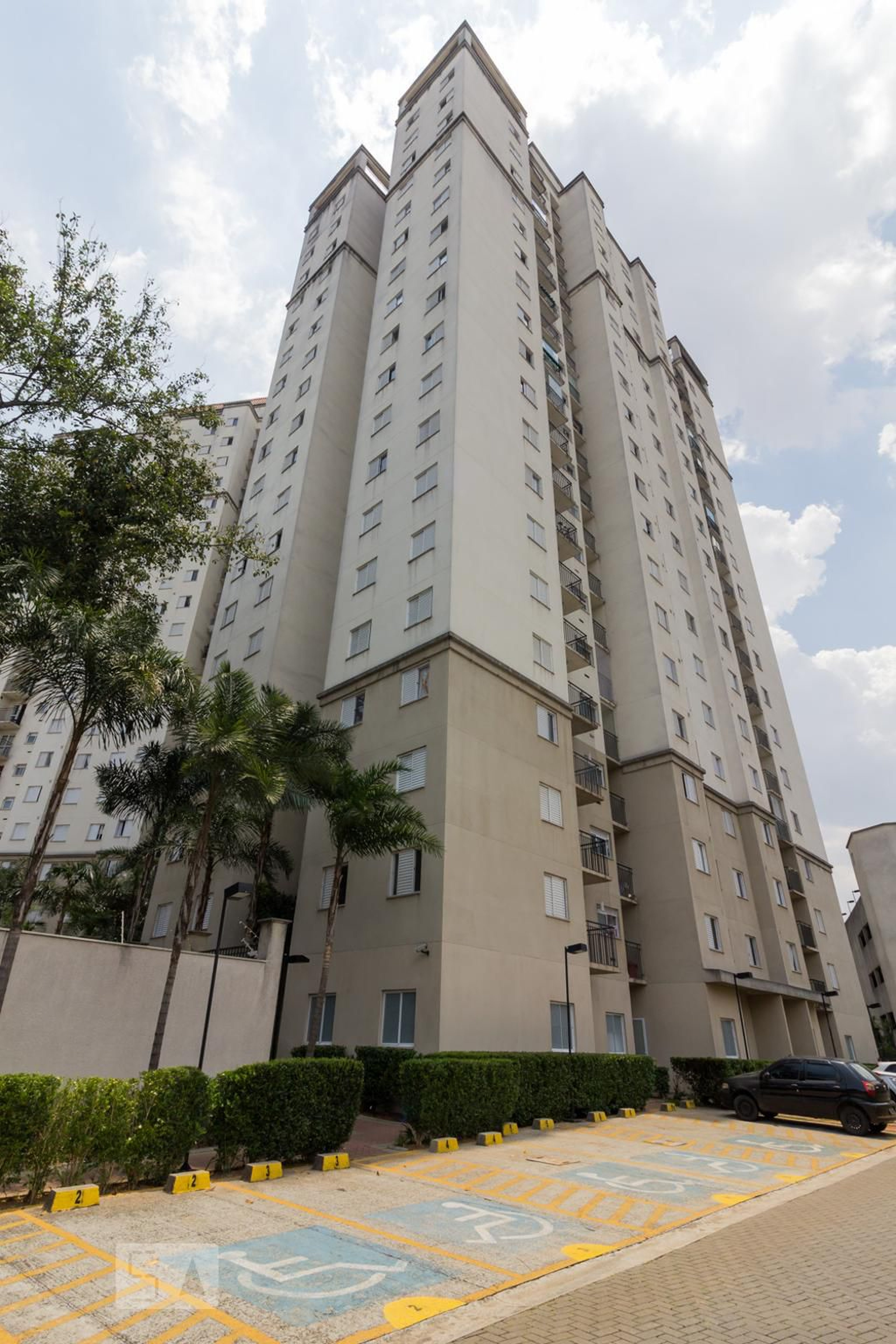 Fachada Condomínio em Alameda Princeza Januária, 49