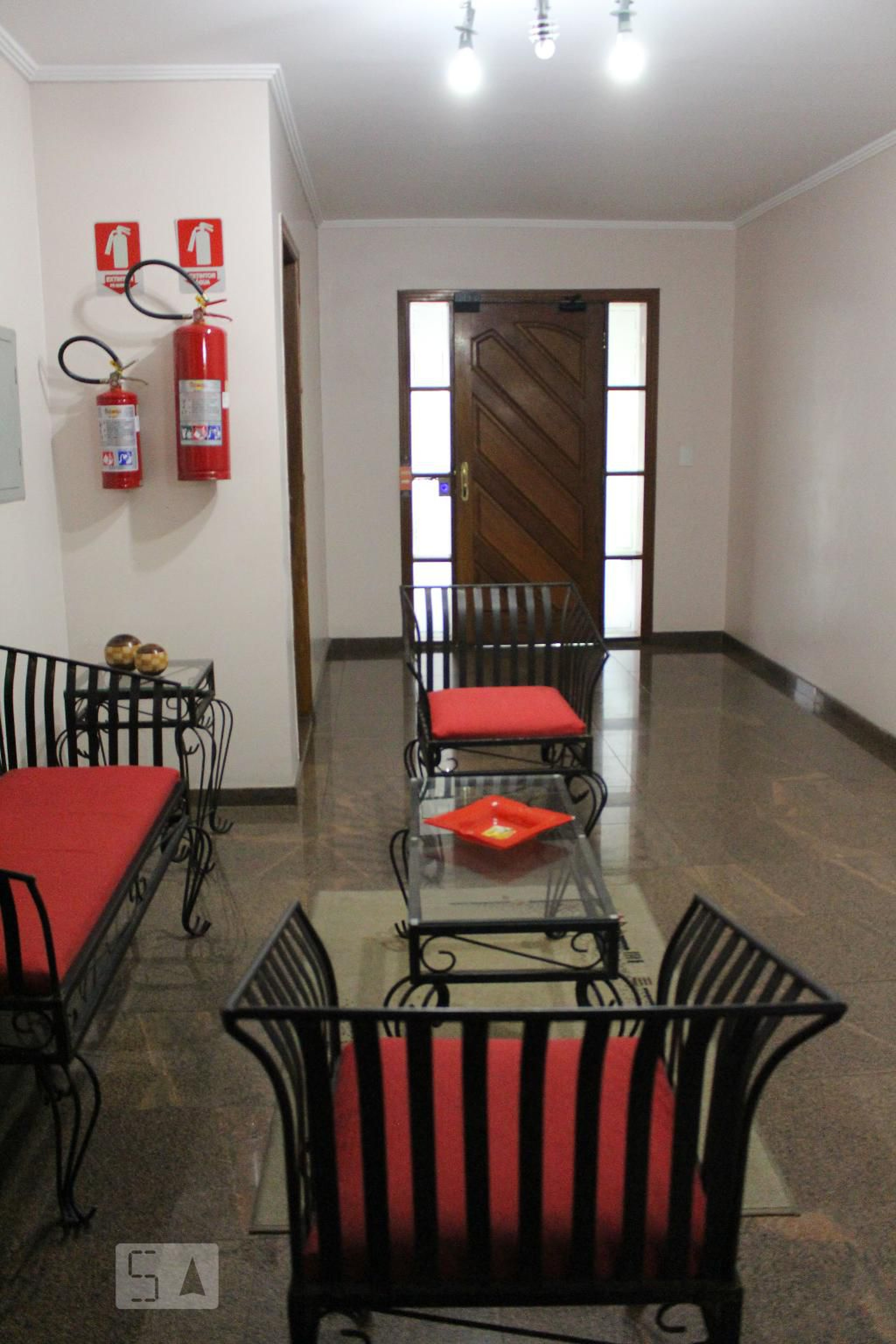 hall Condomínio em Rua Rio Doce, 414