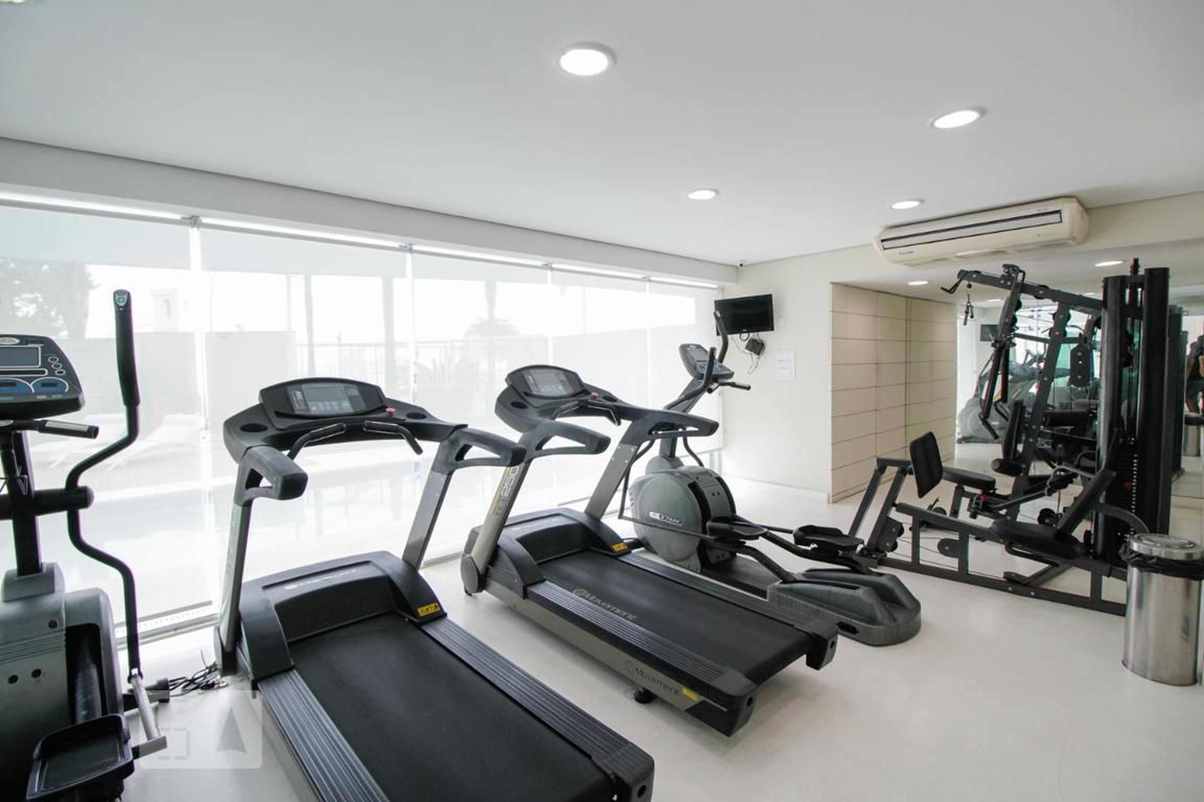 Academia - Maximum Double Suites