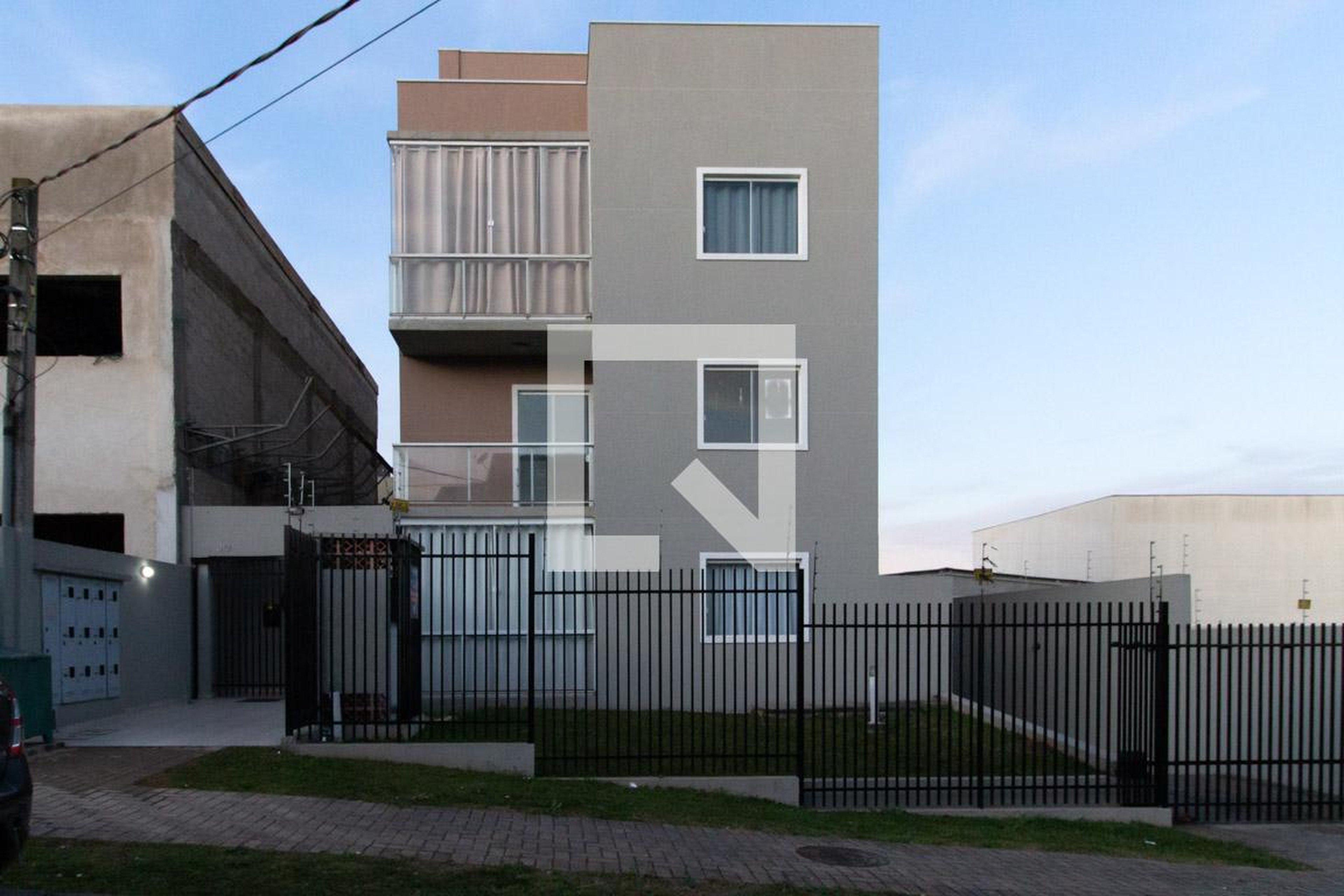 Fachada do Condomínio Condomínio Las Palmas