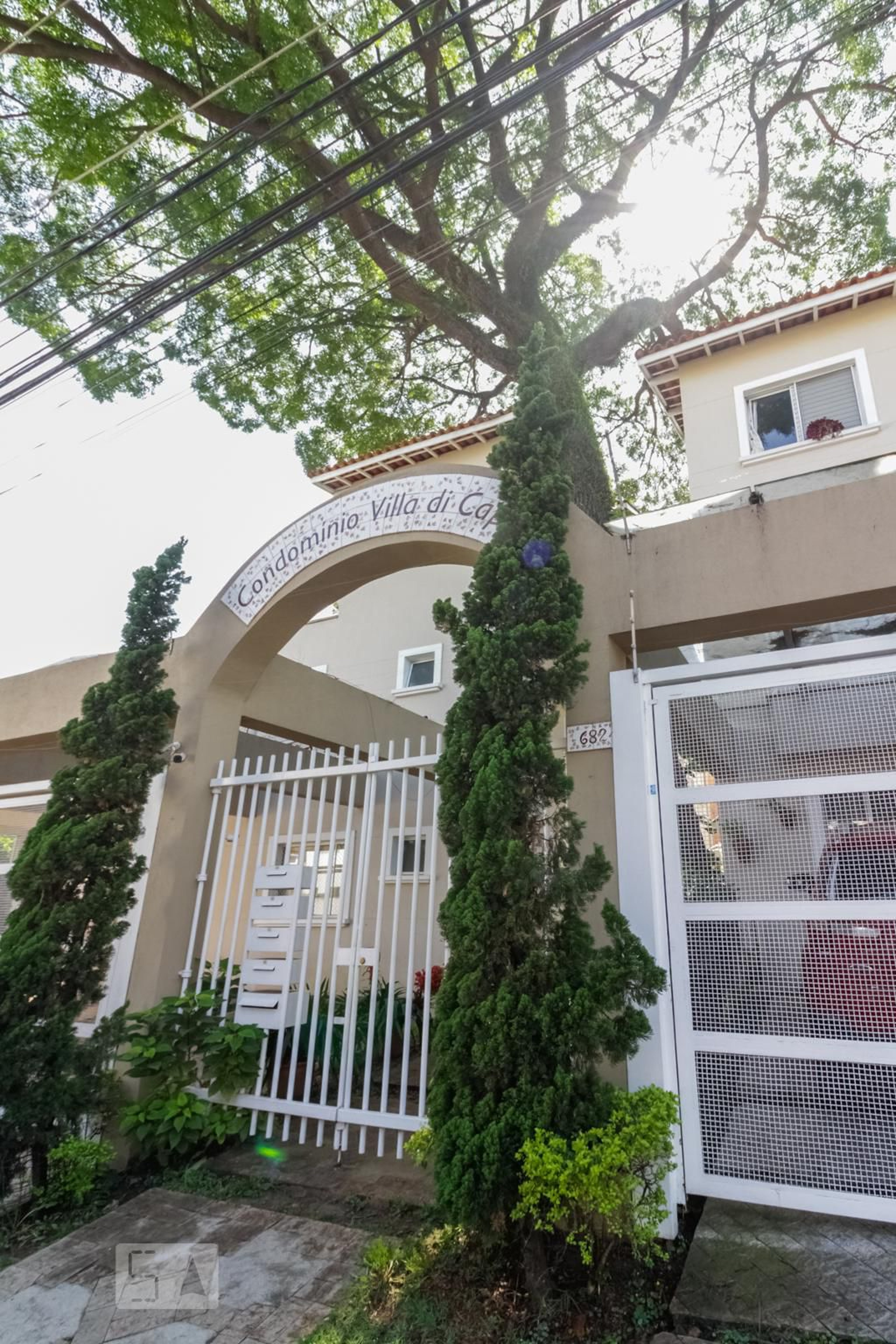 Fachada Condomínio em Rua Comendador Elias Assi, 682