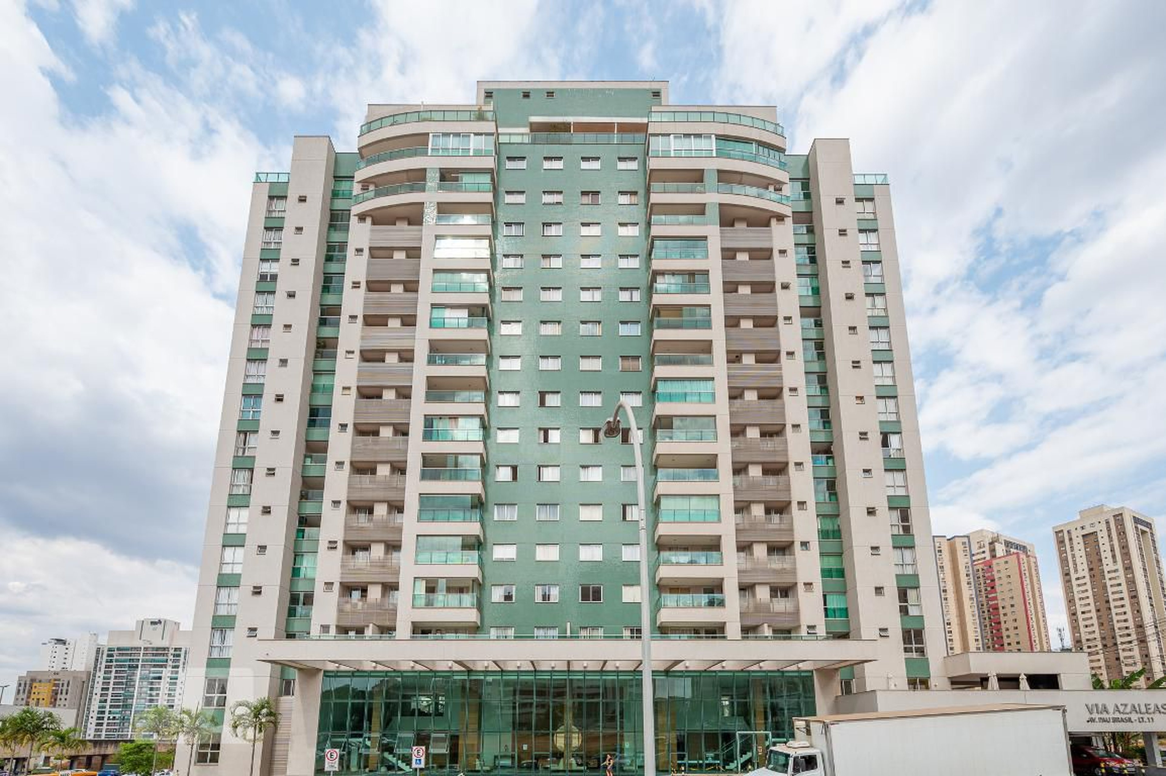 Fachada Condomínio VIA AZALEIA