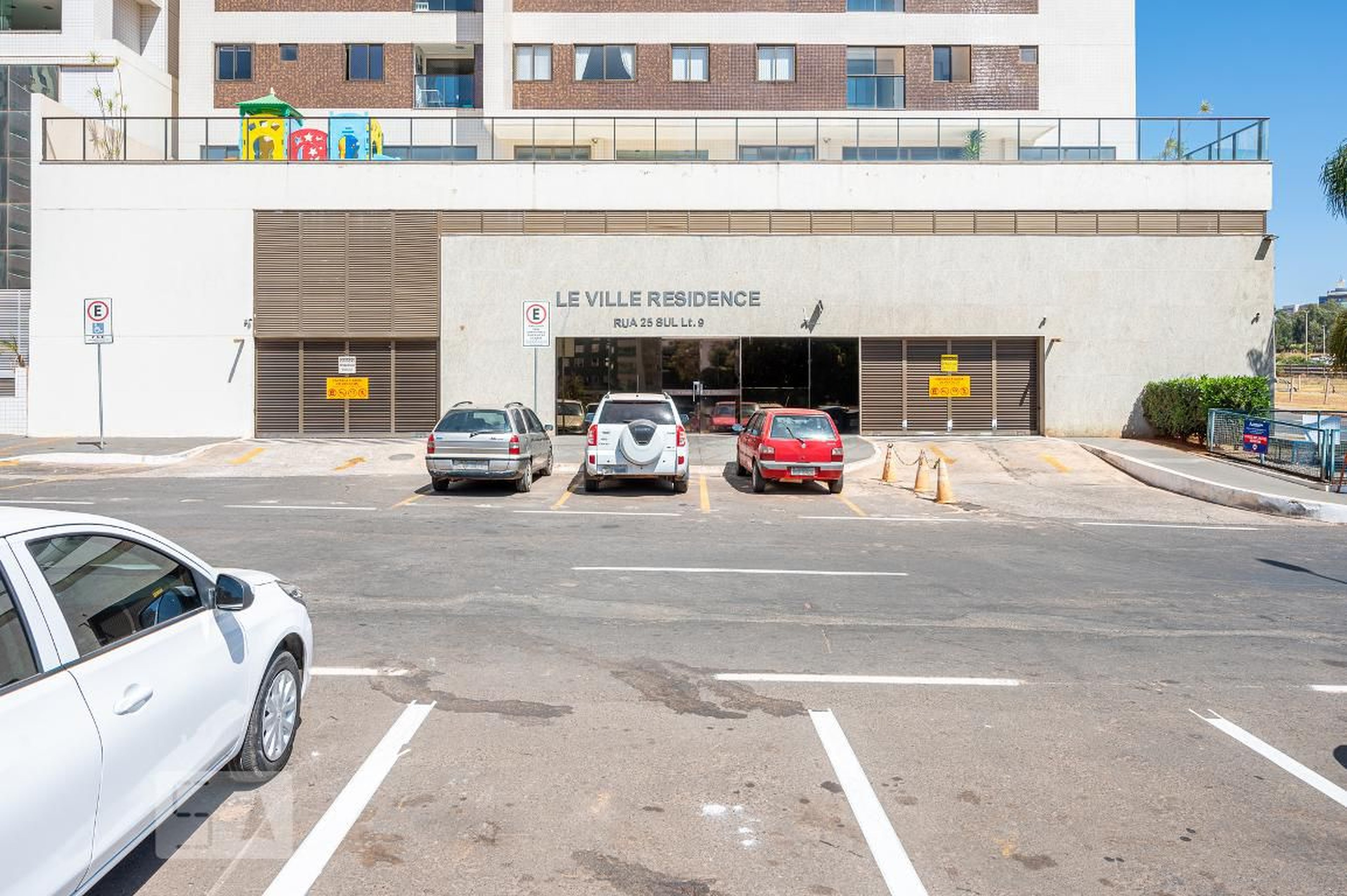 Fachada Condomínio Rua 25