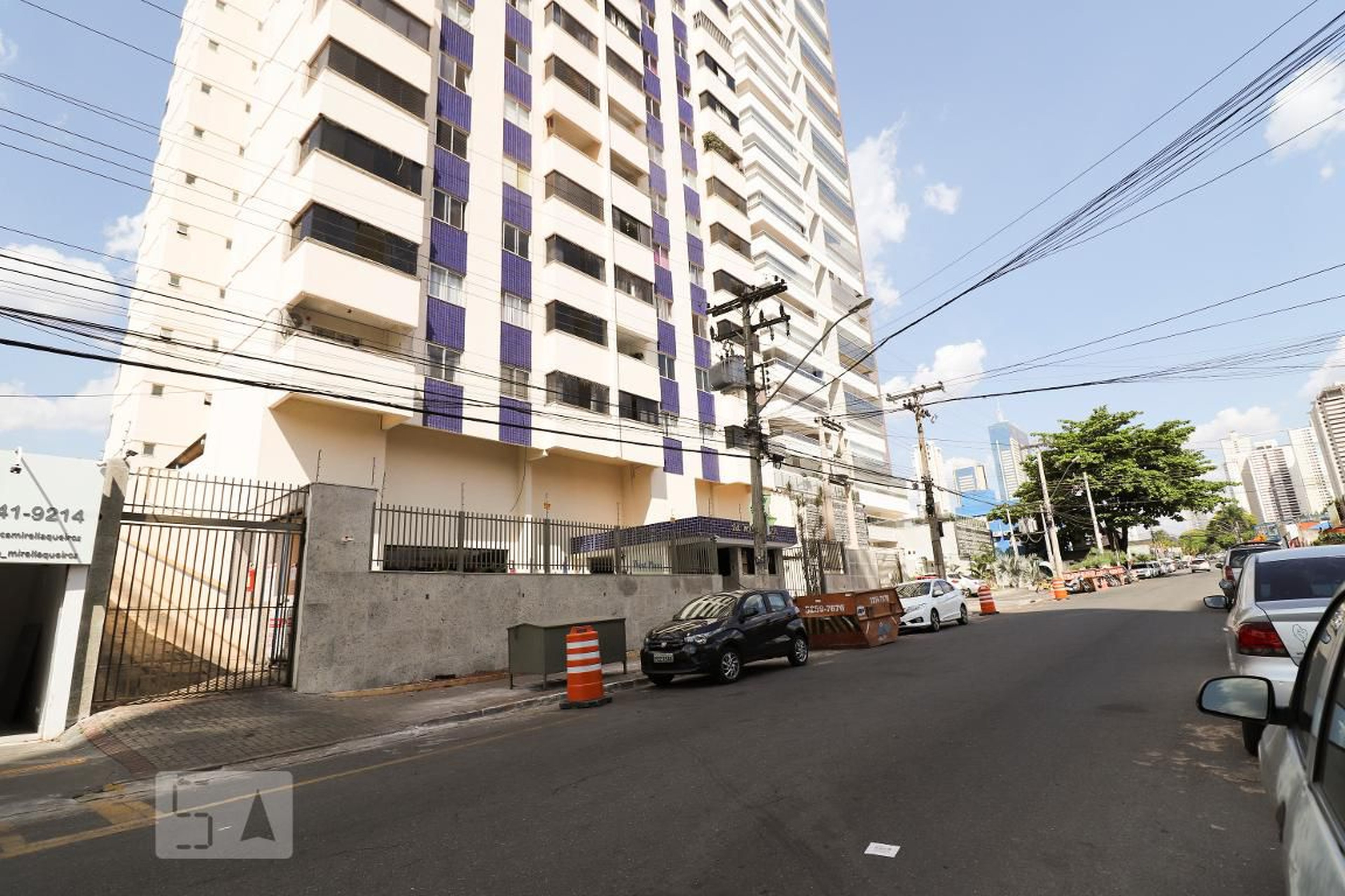 Fachada Condomínio em Rua T-27, 575