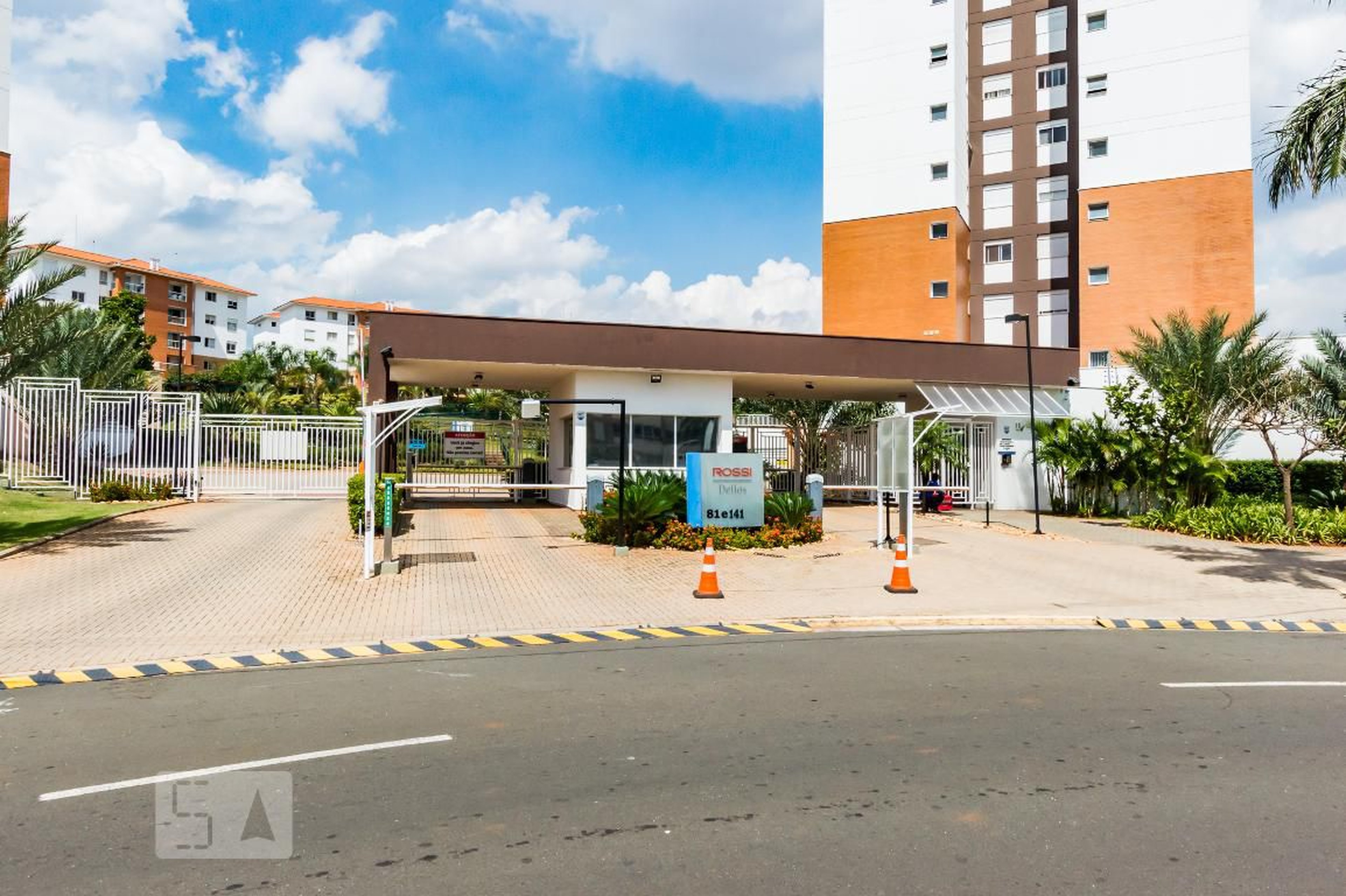 Fachada do Condomínio Condomínio LE Monde