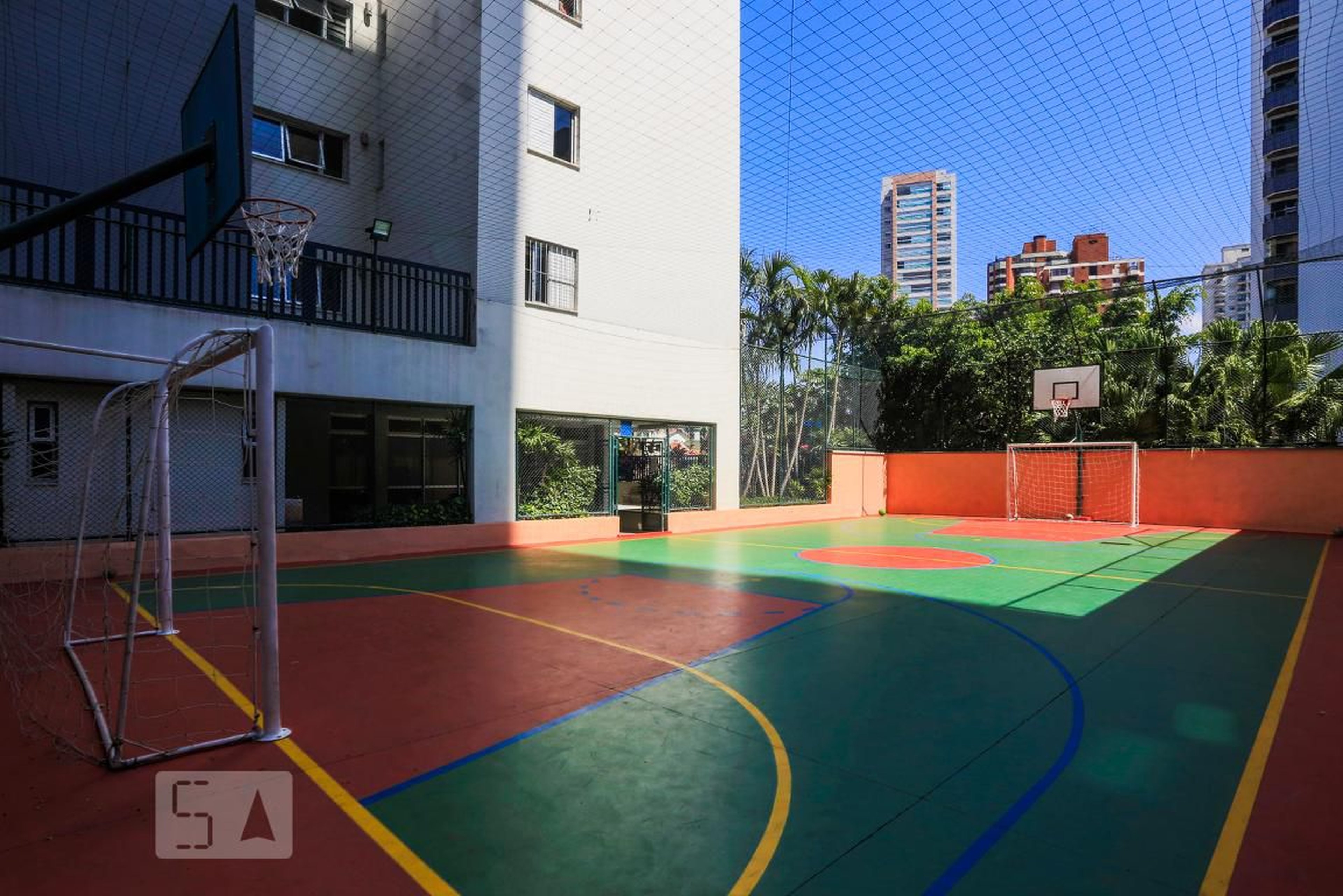 Quadra Esportiva - Maison Platine