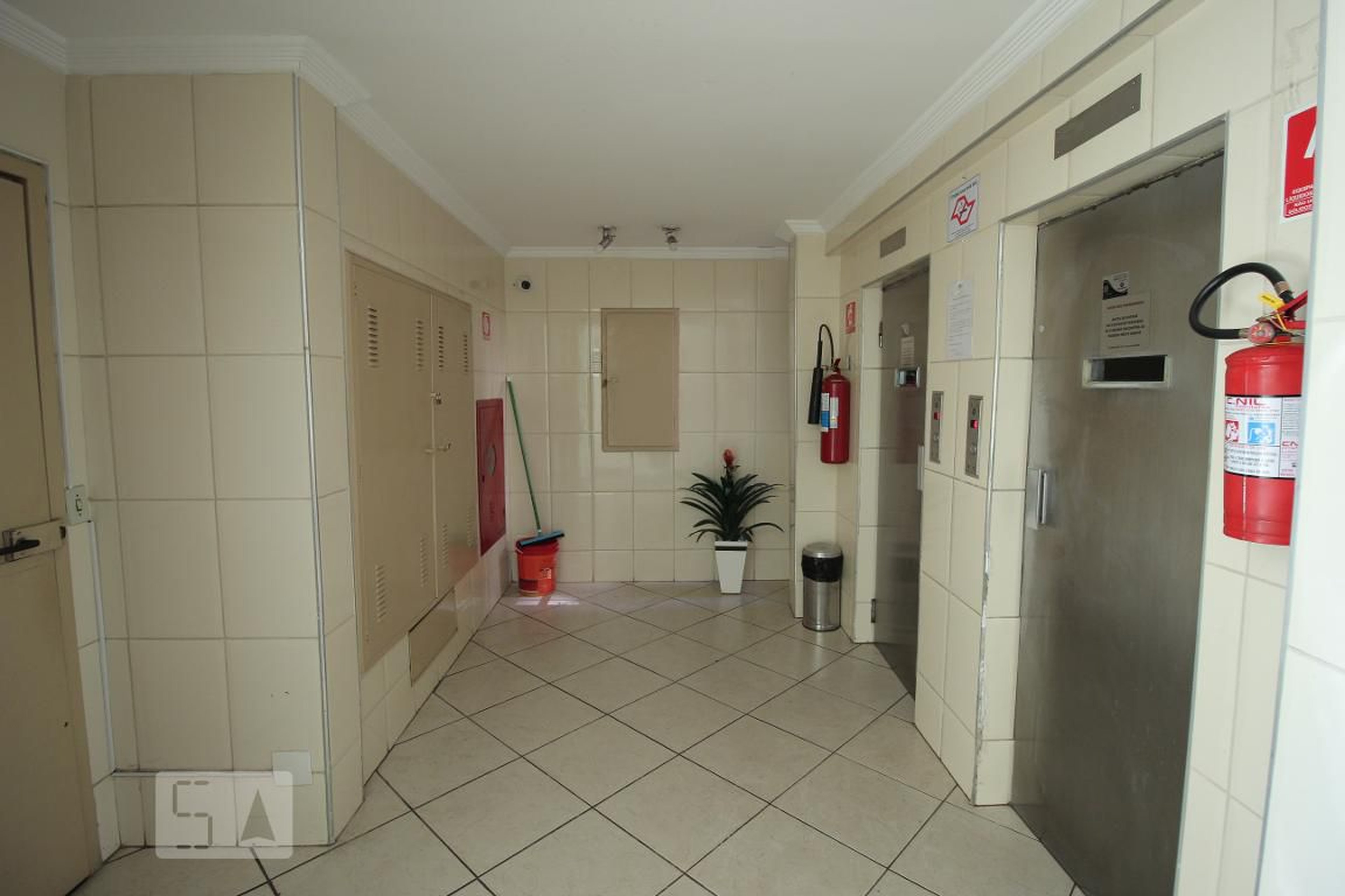 Hall de Entrada - Salles Vanni I