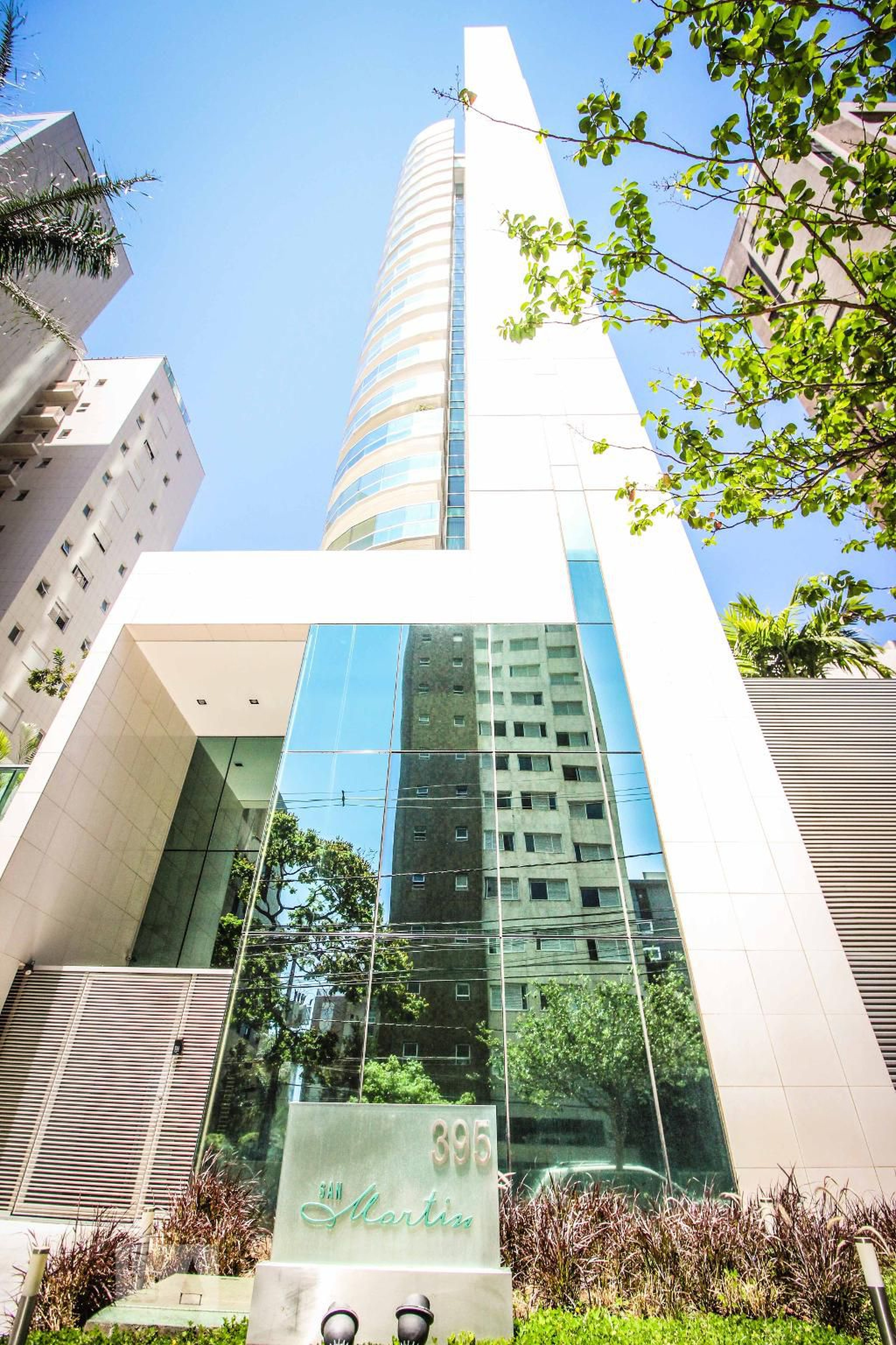 Fachada Condomínio em Rua Martim de Carvalho, 395