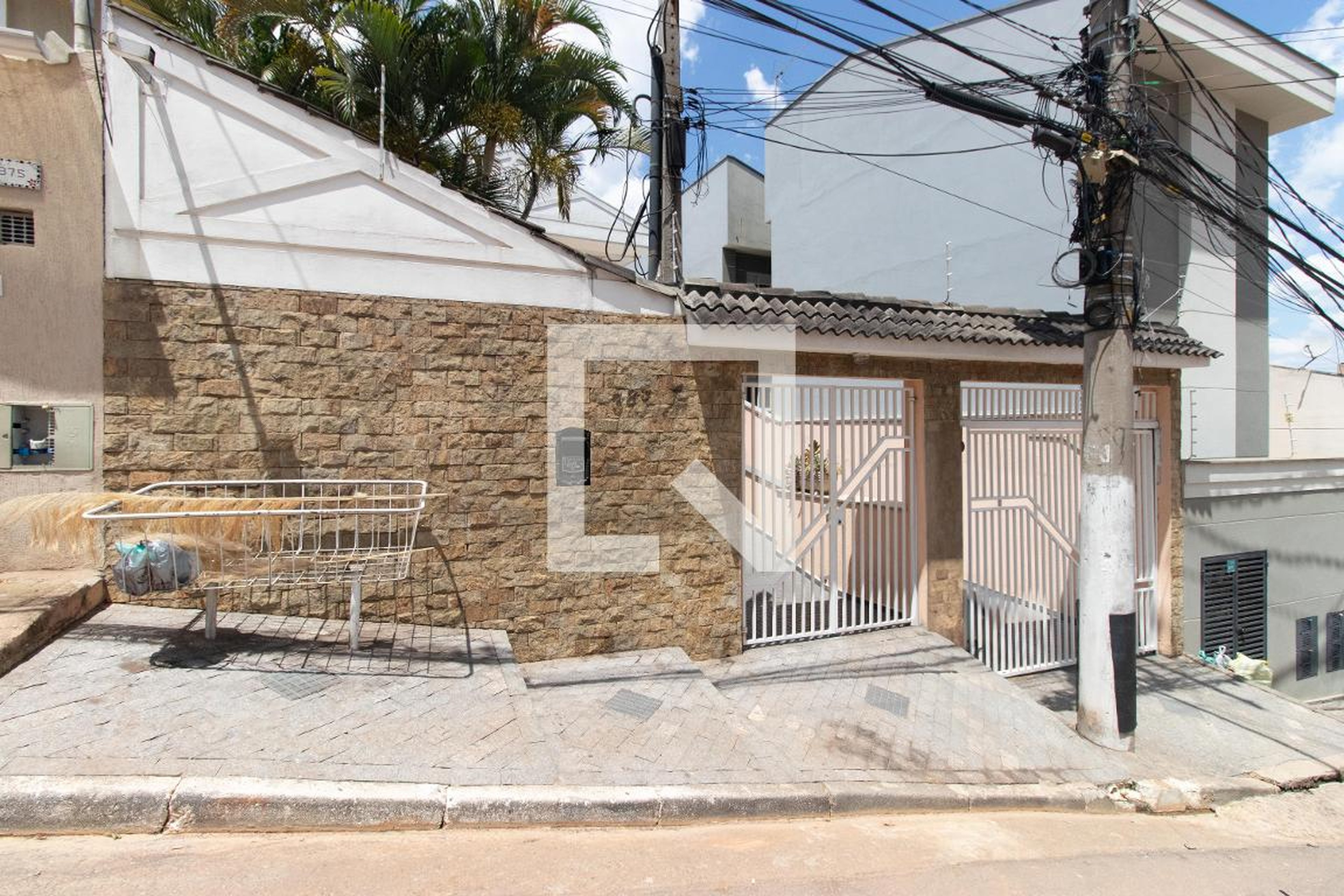 Fachada Condomínio em Rua Padre Leão Peruche, 383