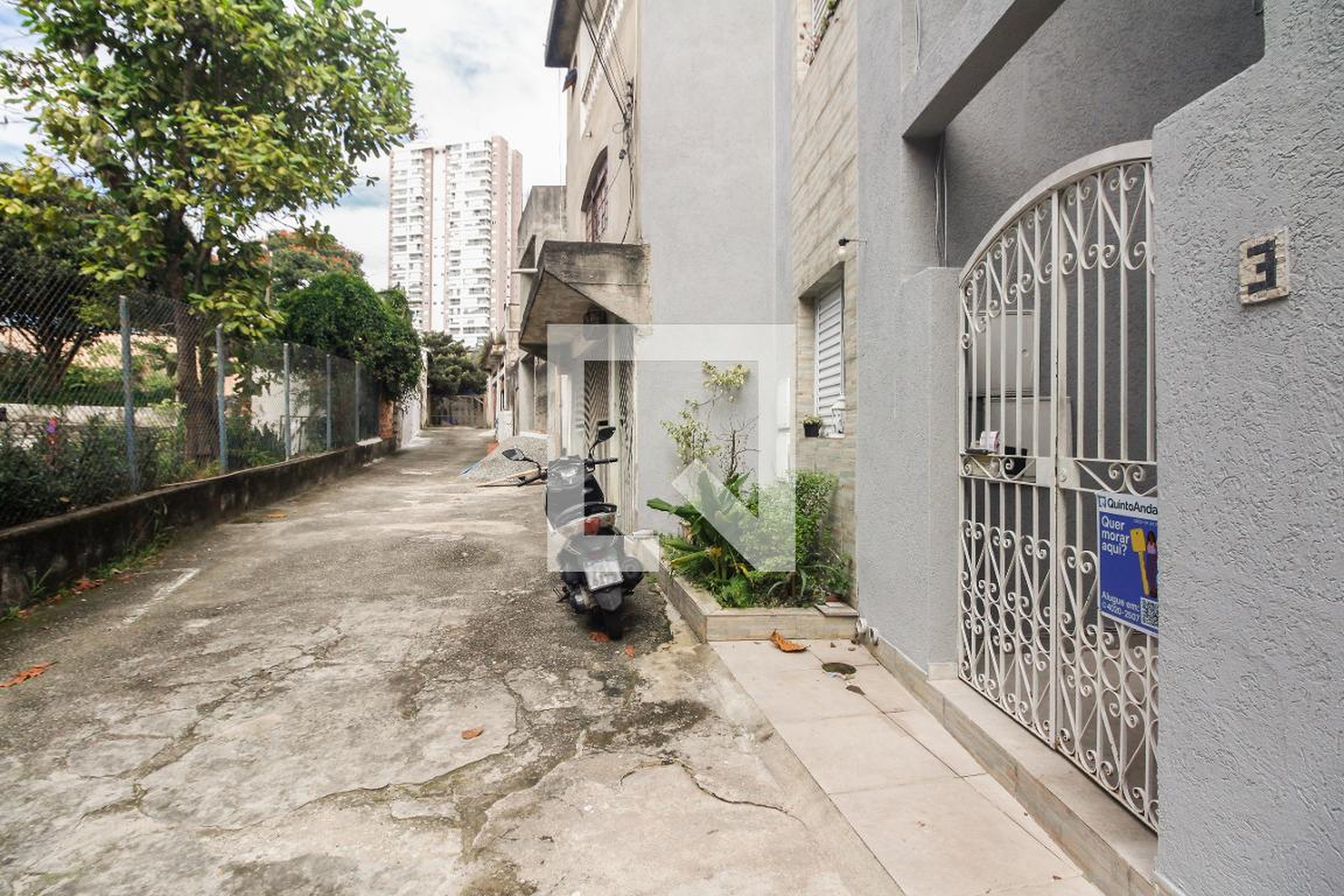 Fachada do Condomínio Condomínio em Rua Caçaquera, 902