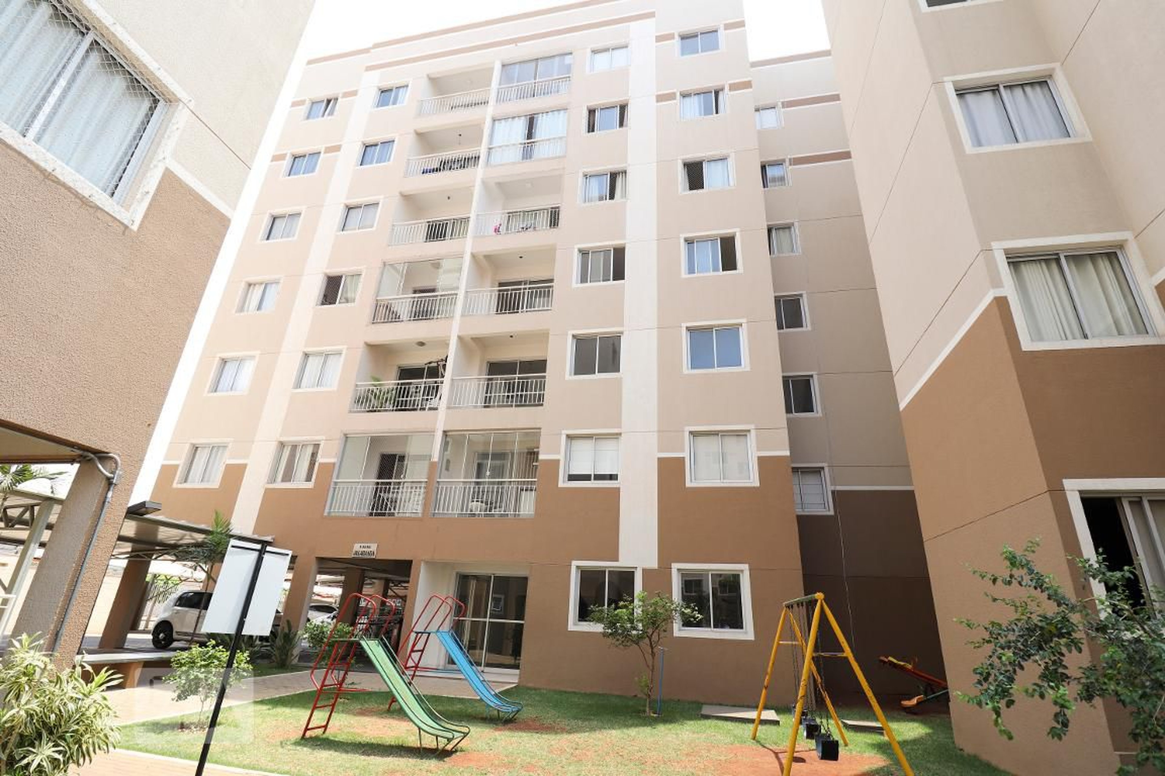 Fachada Condomínio em Rua das Papoulas Cond. Bello Parque, Qd 95