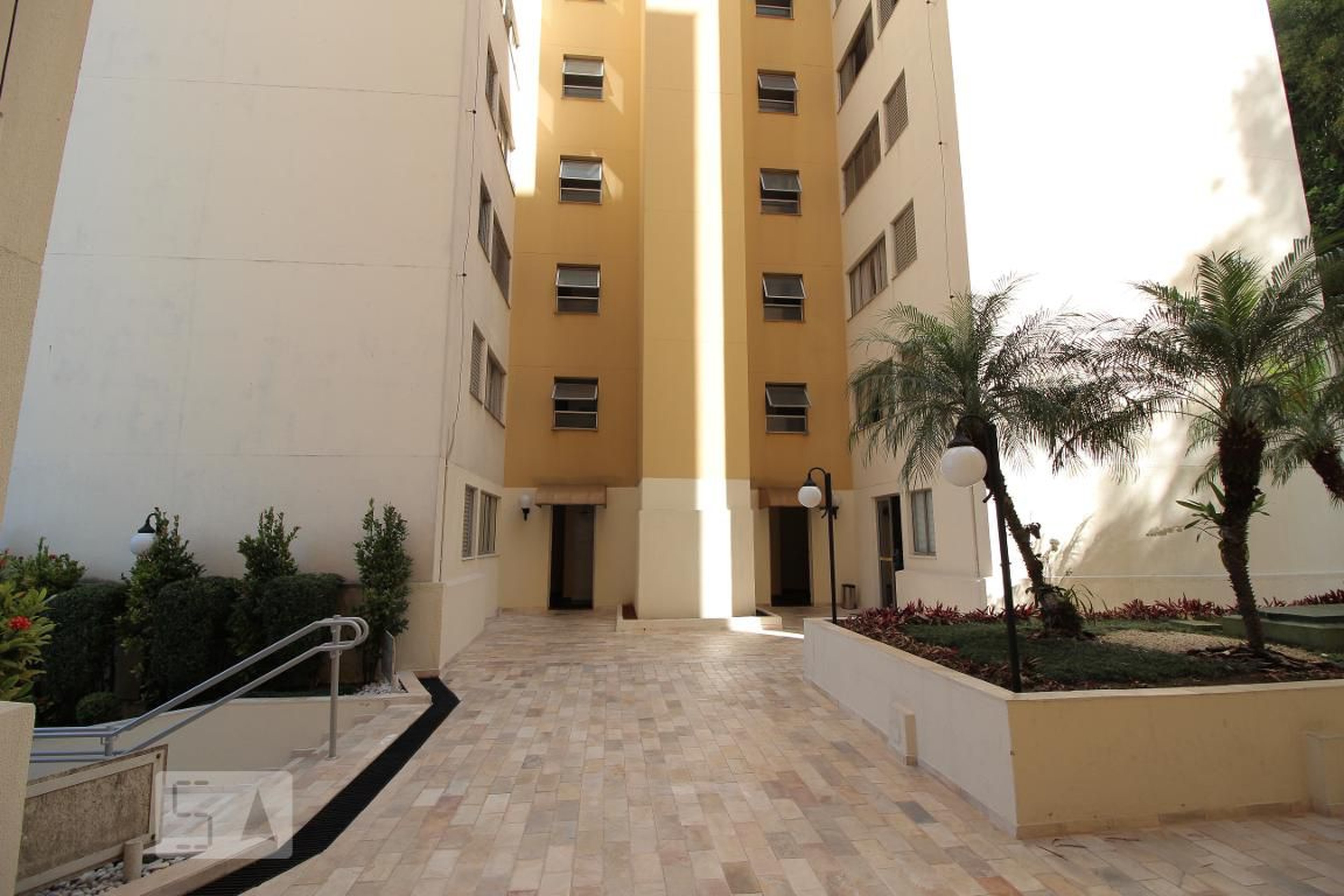 Fachada Condomínio em Rua Antônio Dias da Silva, 158