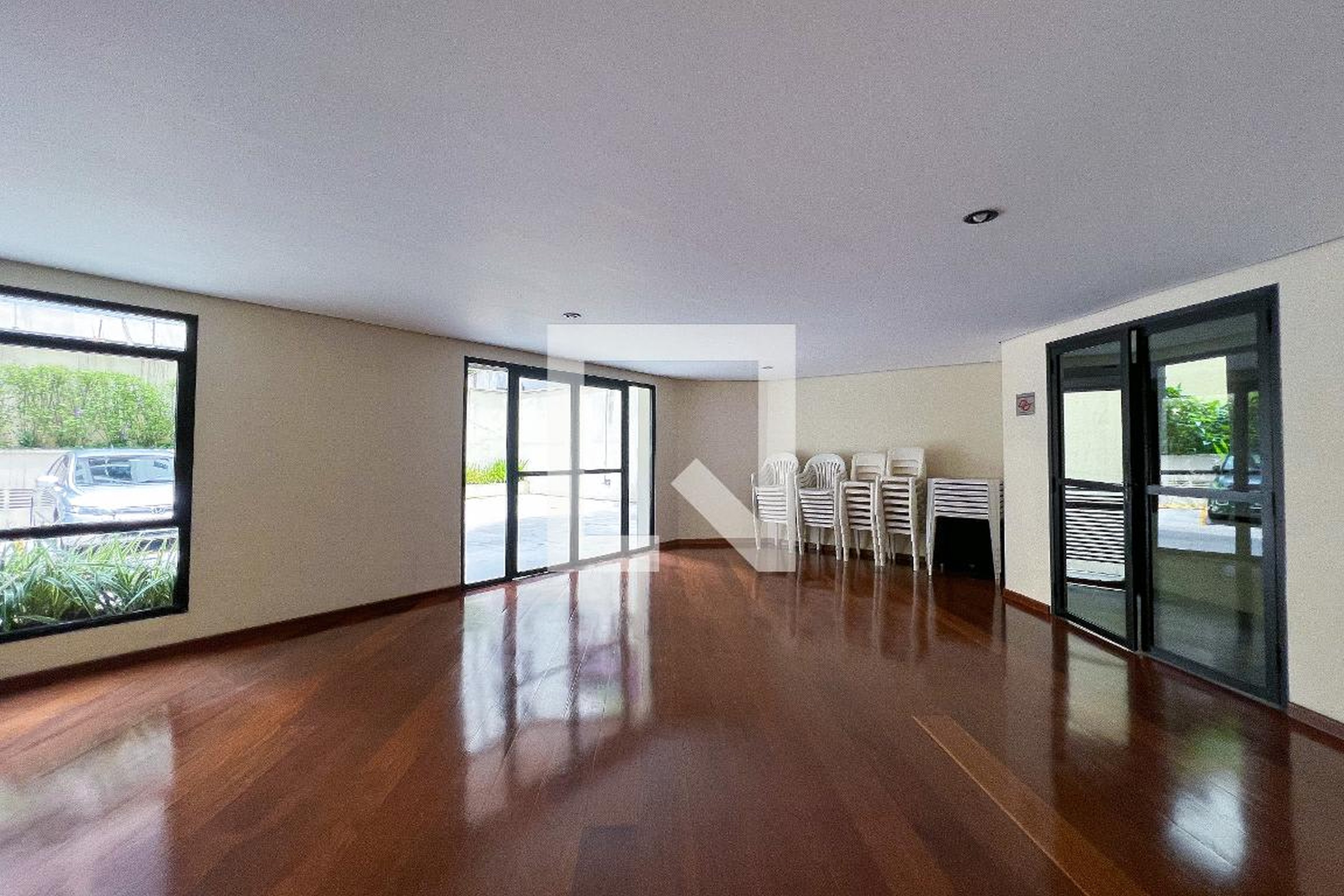 Salão de Festas - Cisne Branco