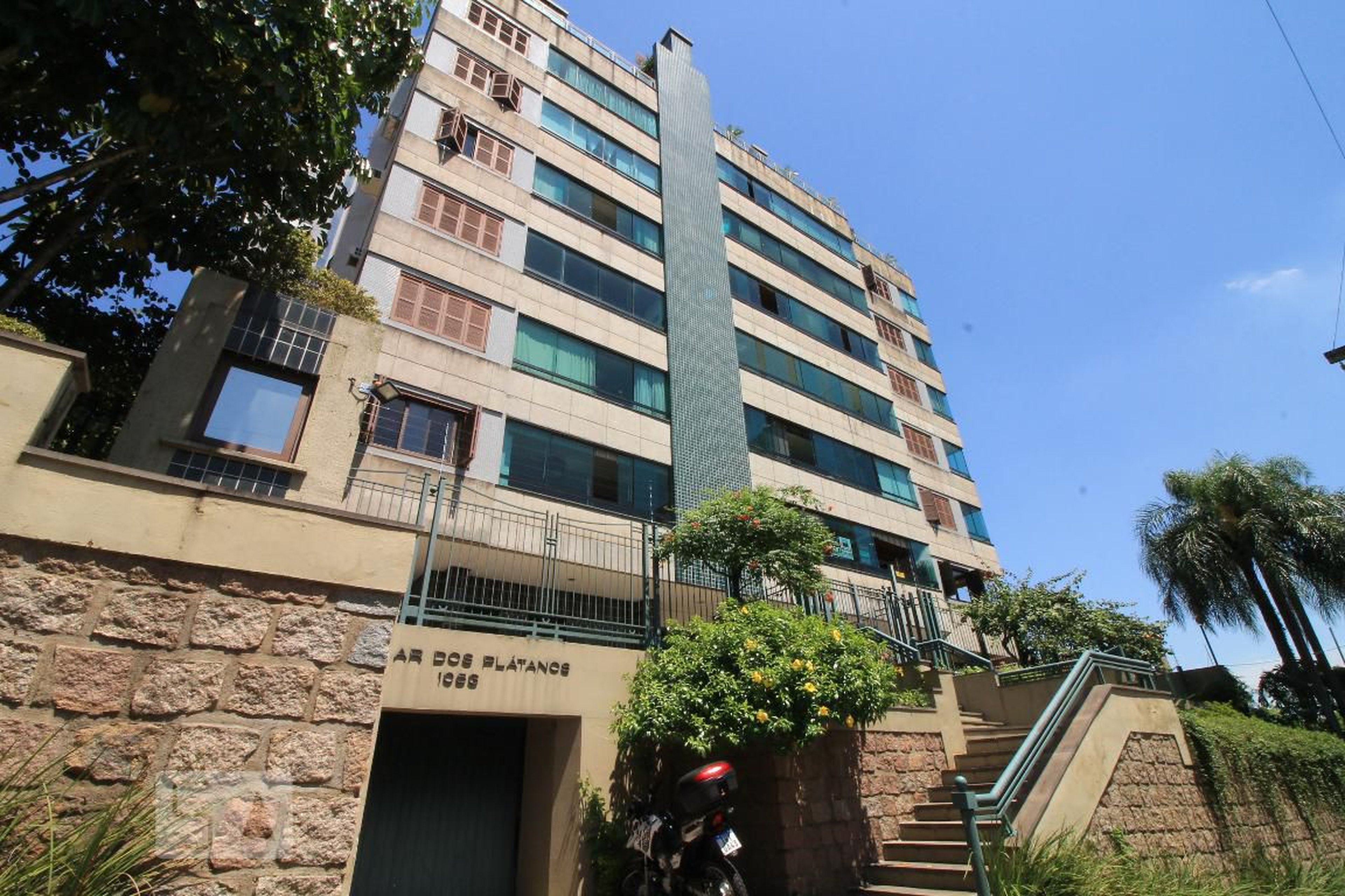 Fachada Condomínio em Rua Luzitana, 1053