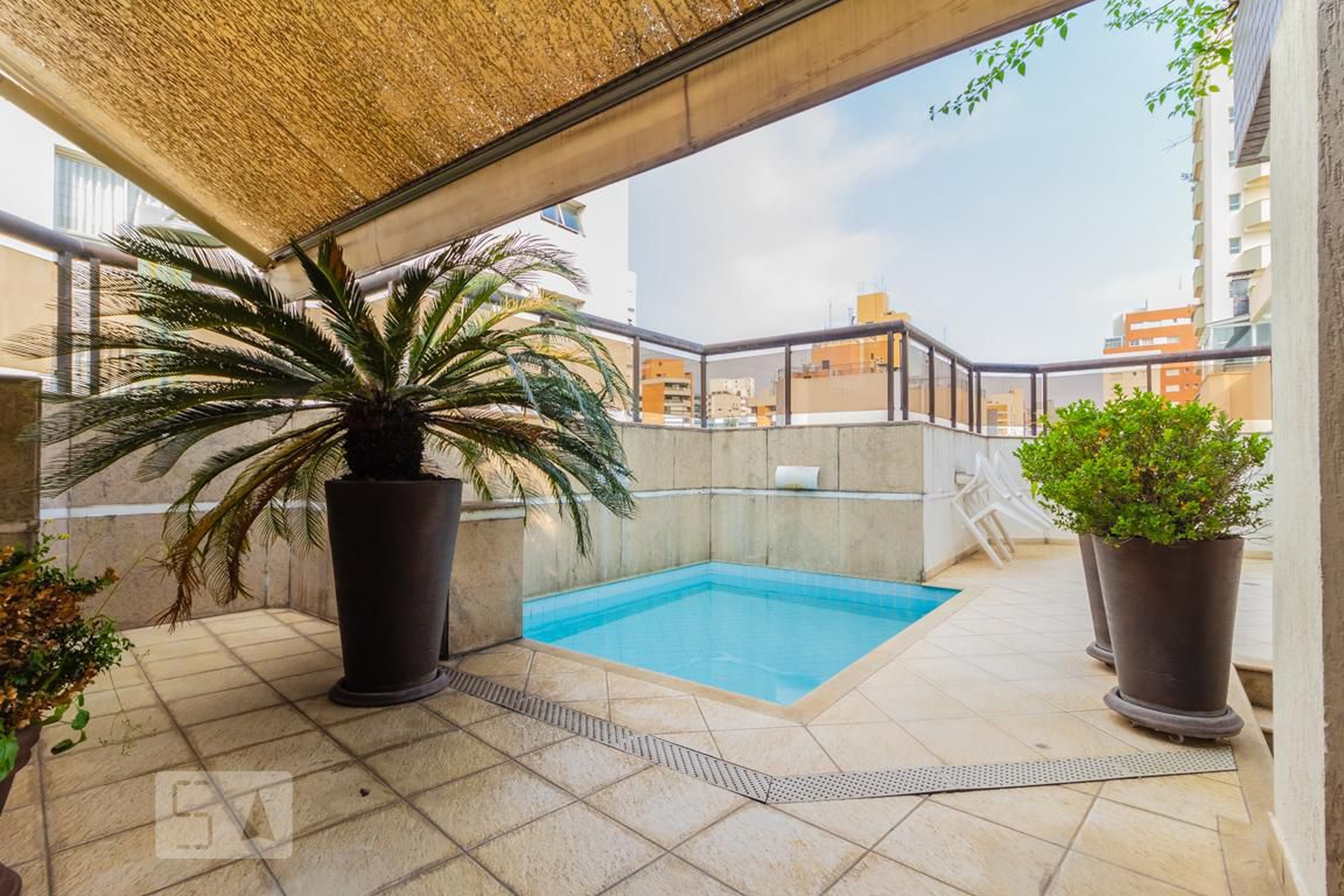 Piscina Condomínio Montfort