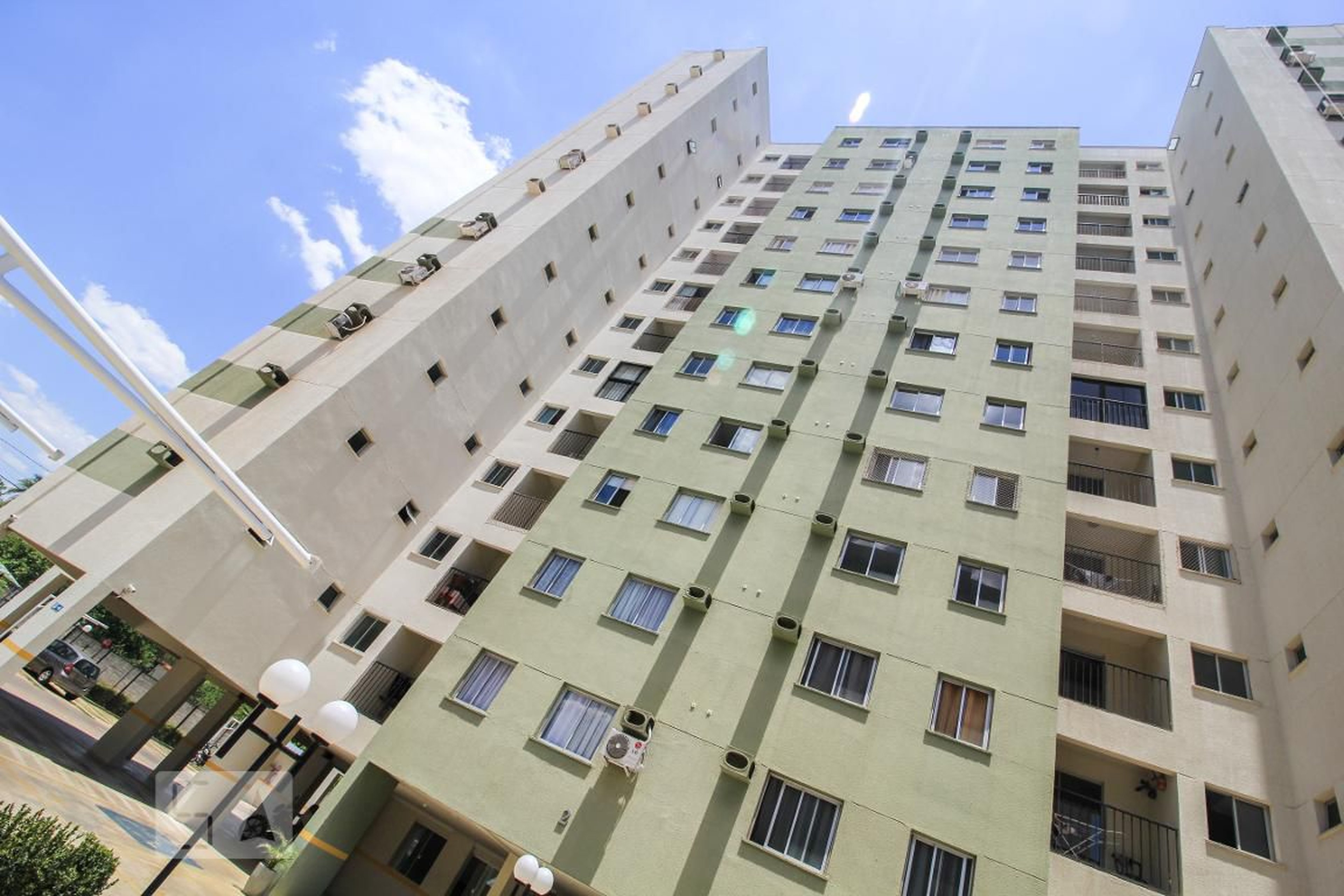 Fachada do Prédio Condomínio em Rua Gladiolo, 1