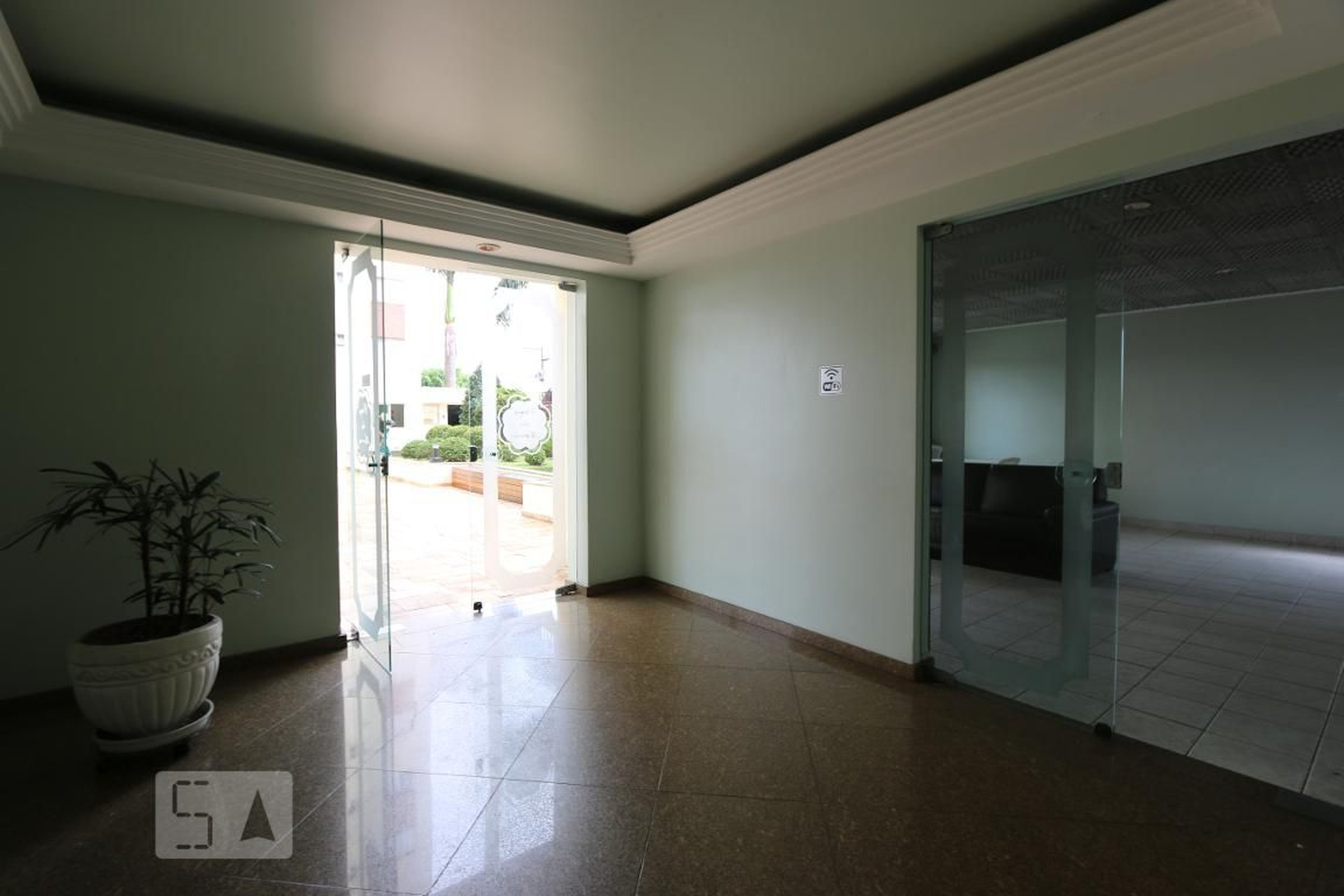 hall - Praça dos Amores