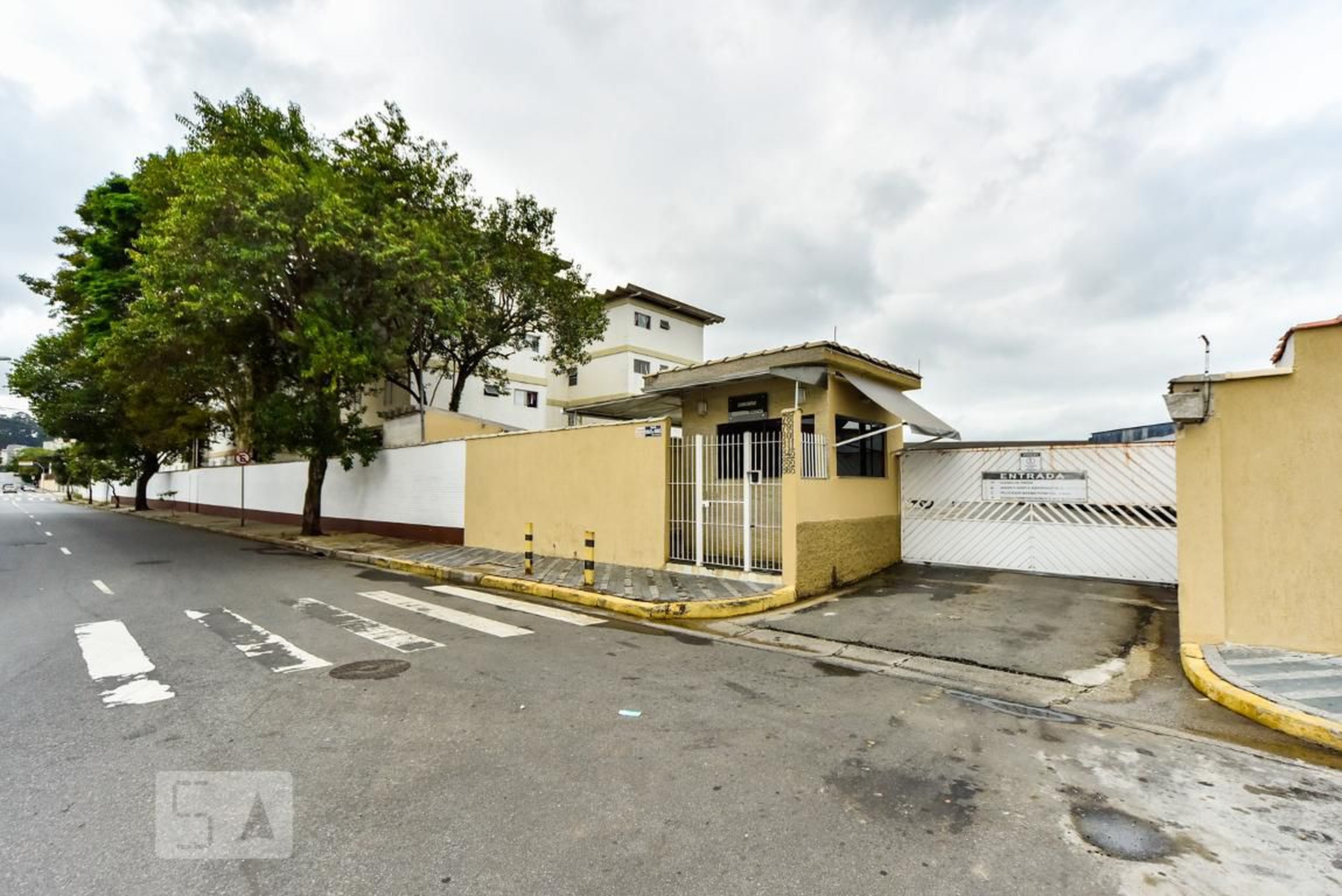 Fachada do Condomínio Condomínio Toronto