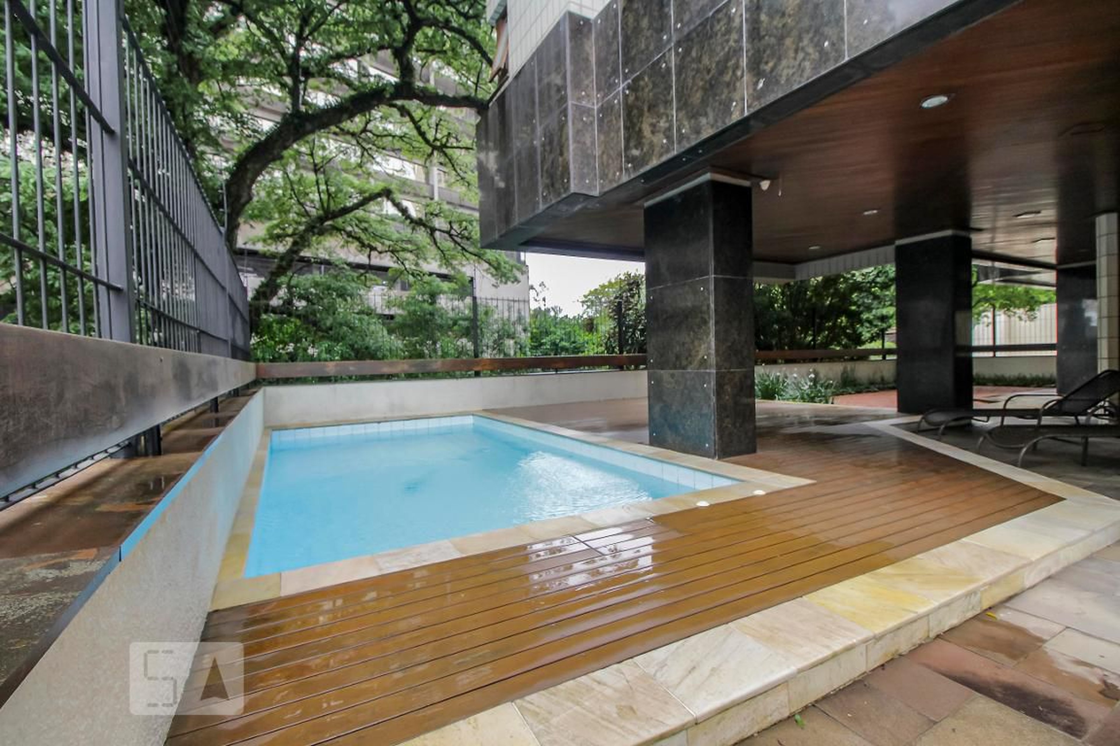 Piscina - Ed Colina de Montmartre