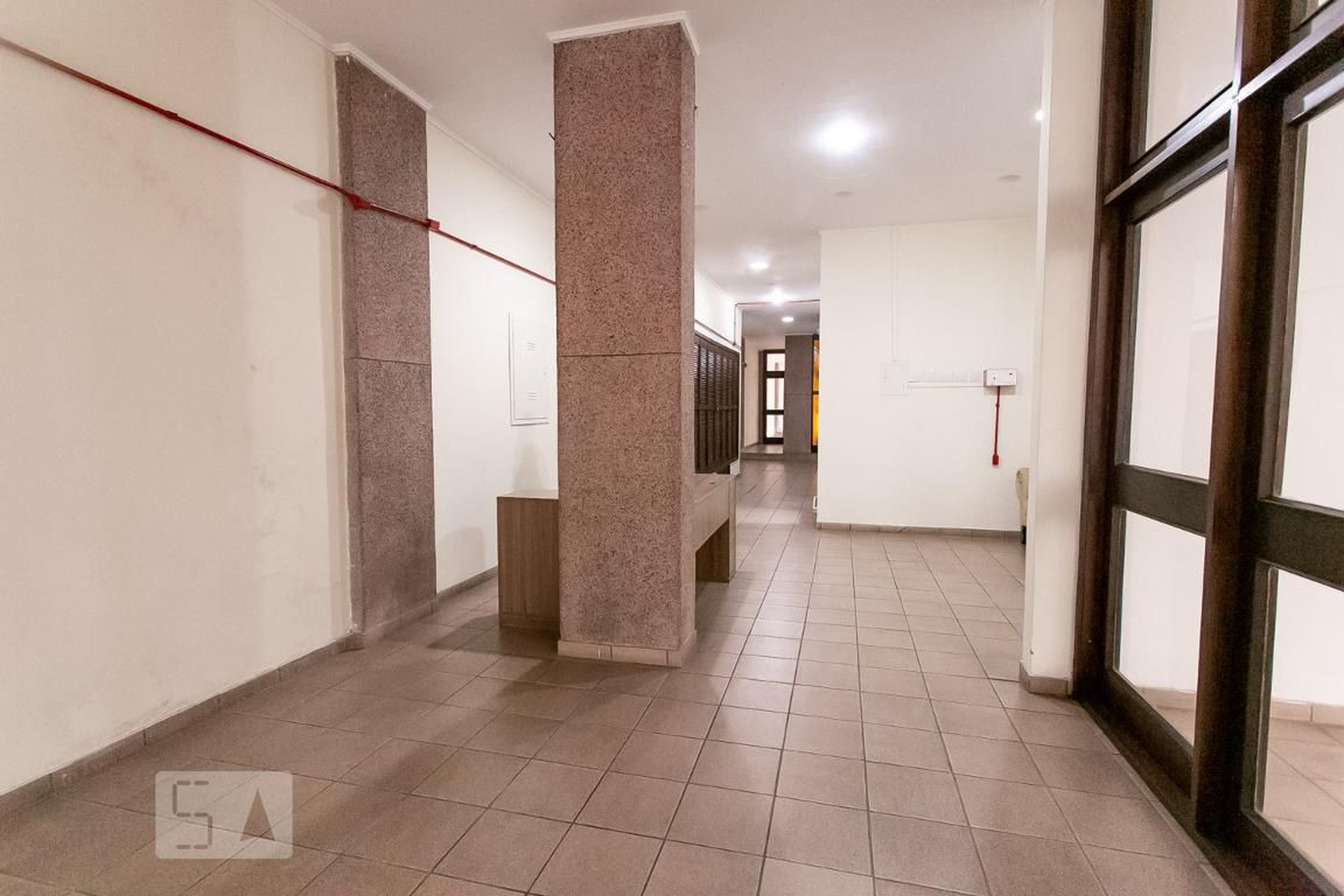 Hall de Entrada Condomínio em Rua Demétrio Ribeiro, 499