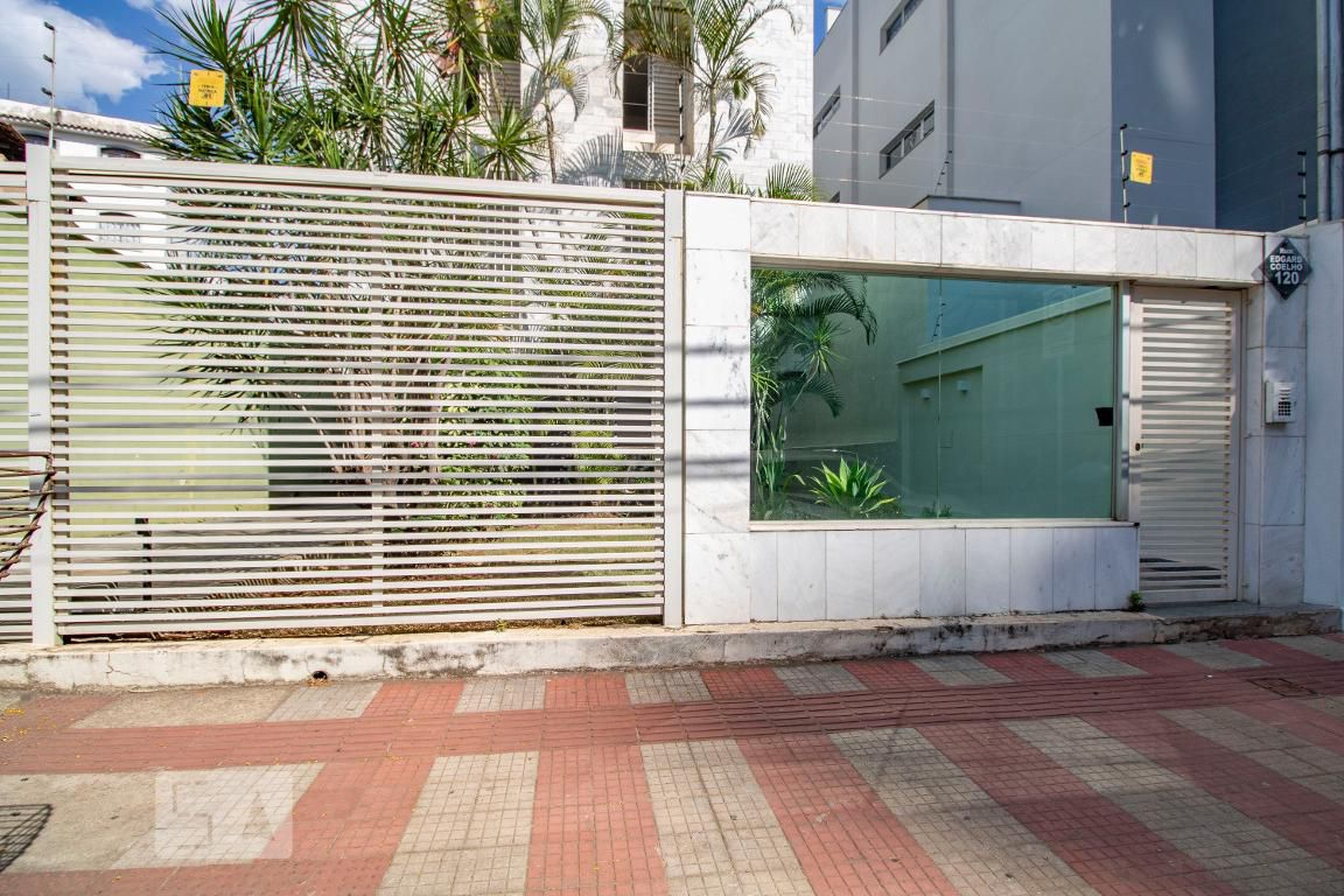 Fachada Condomínio em Rua Edgard Coelho, 120