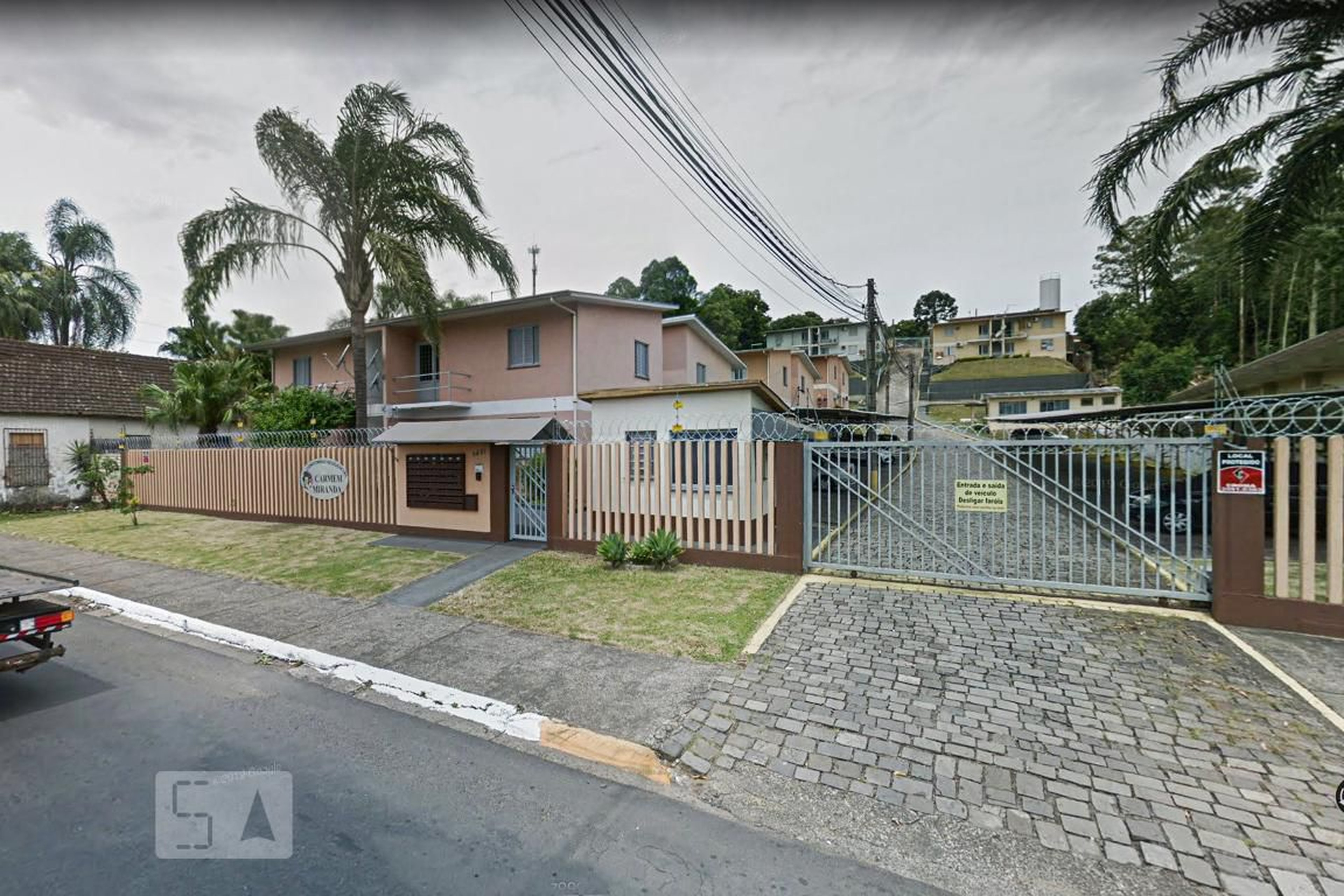 Fachada do Condomínio Condomínio Carmen Miranda