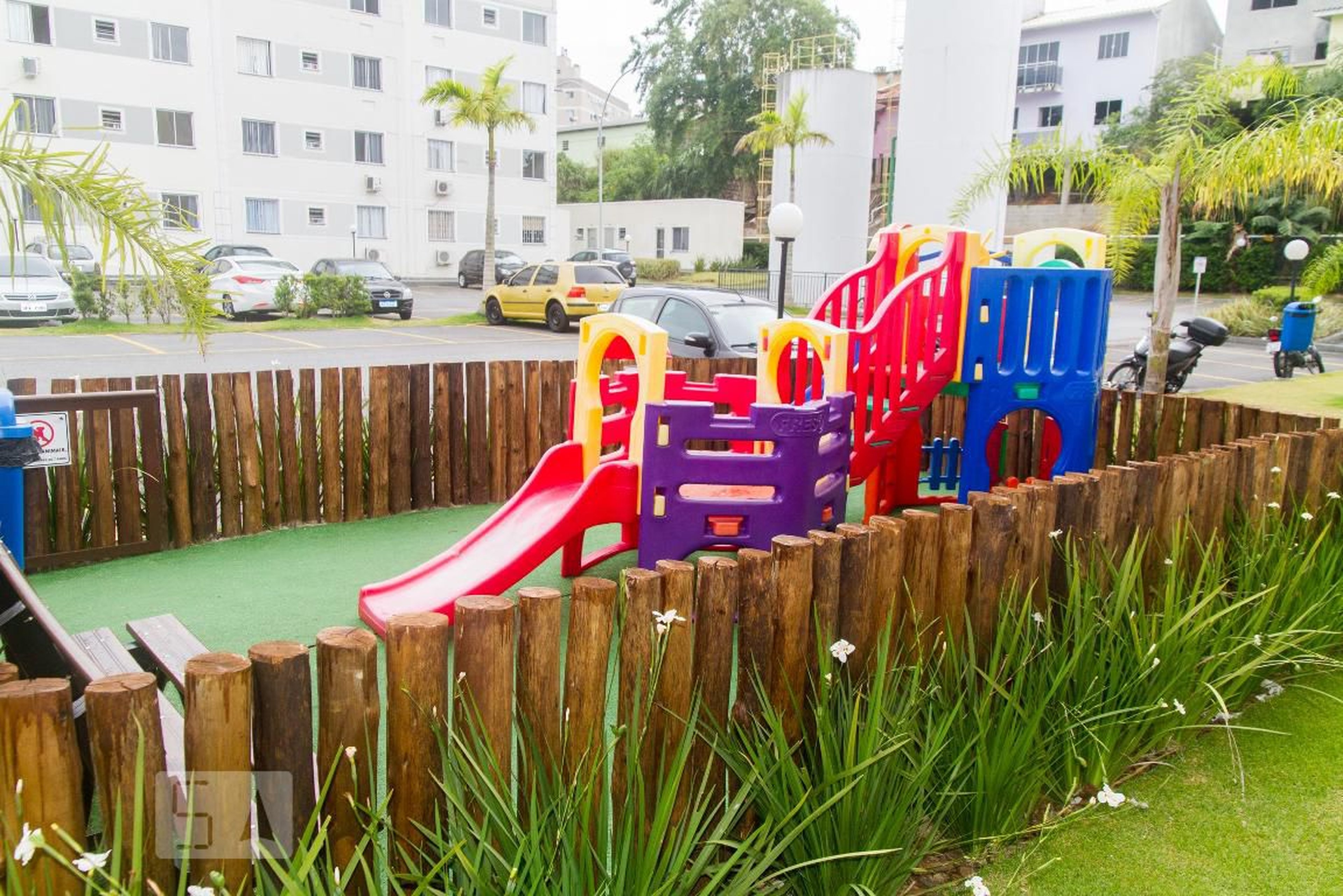 Playground - Spazio Flores do Jardim
