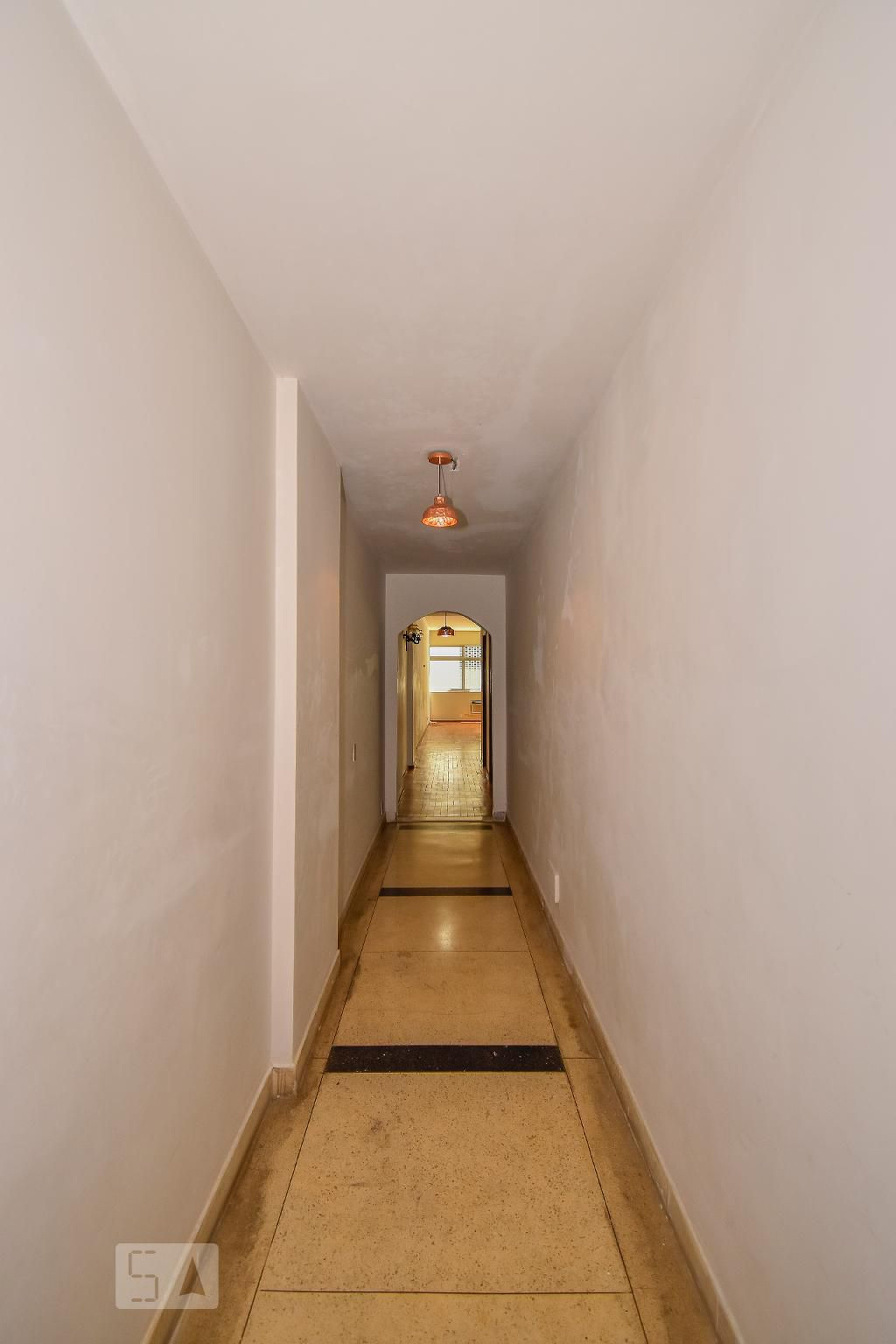 Entrada Condomínio em Rua Nascimento Silva, 32