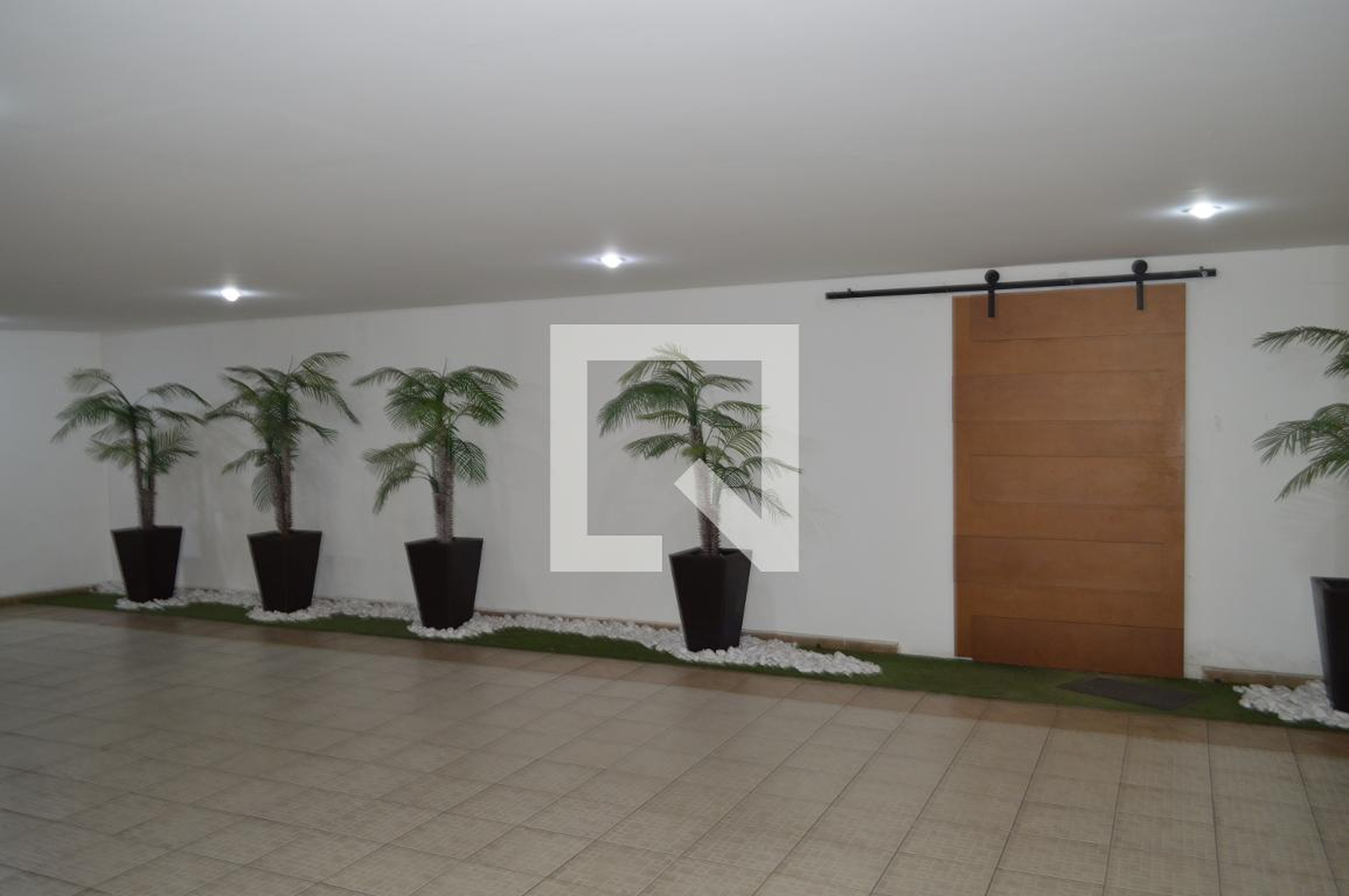 Hall - Liberty Boulevard Residence