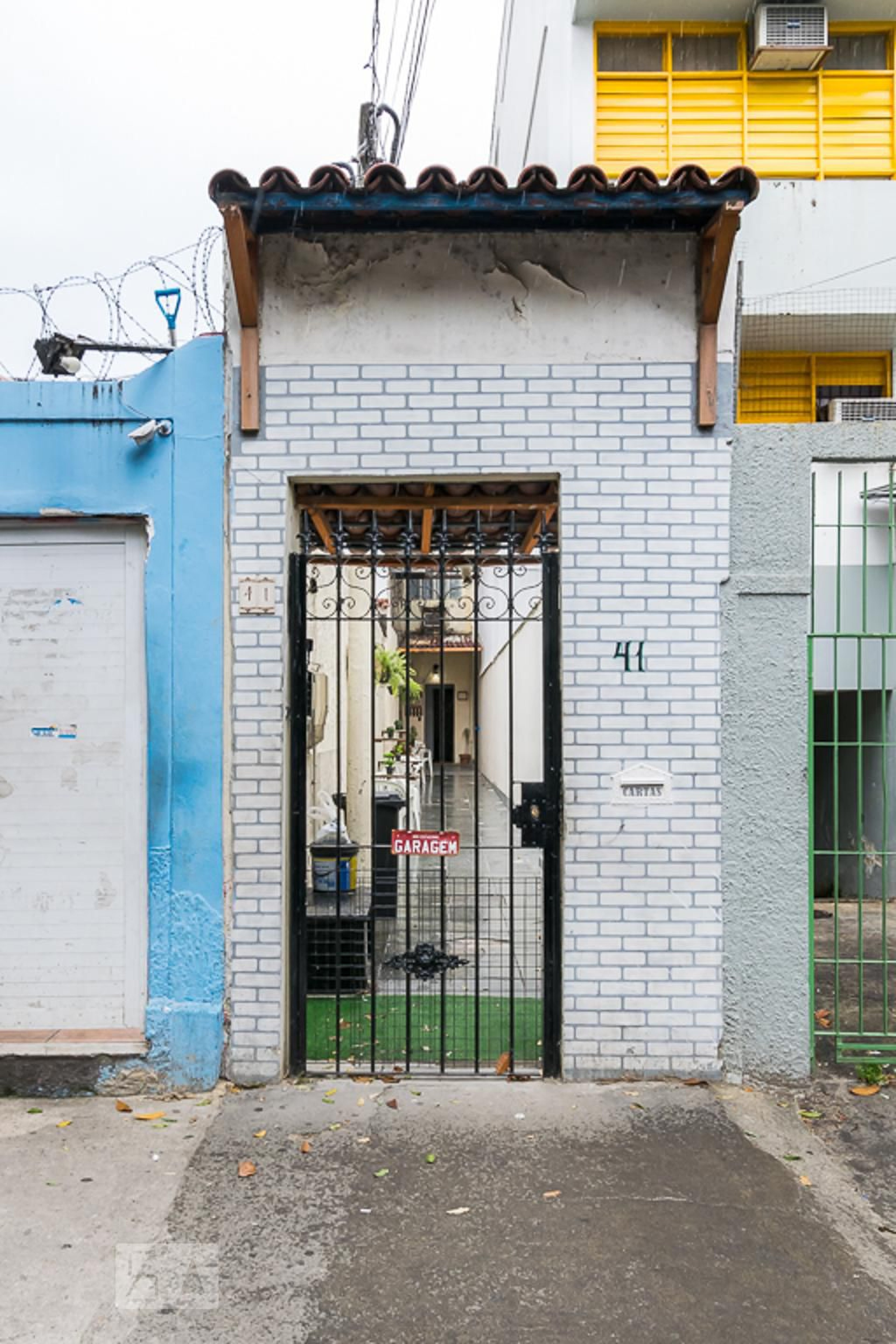 Fachada Condomínio em Rua Adail, 41