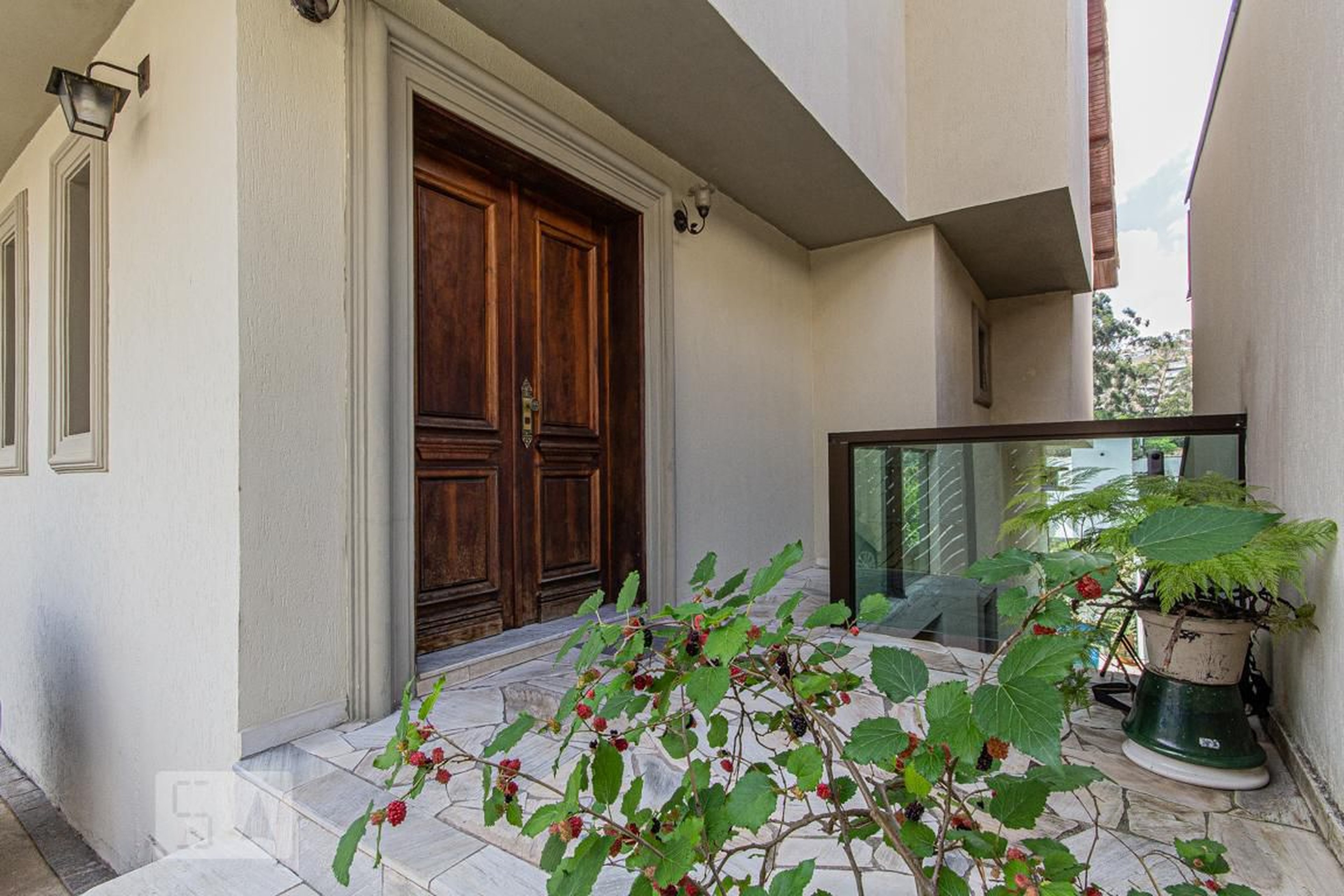 Entrada Condomínio em Rua Itapacurai, 325