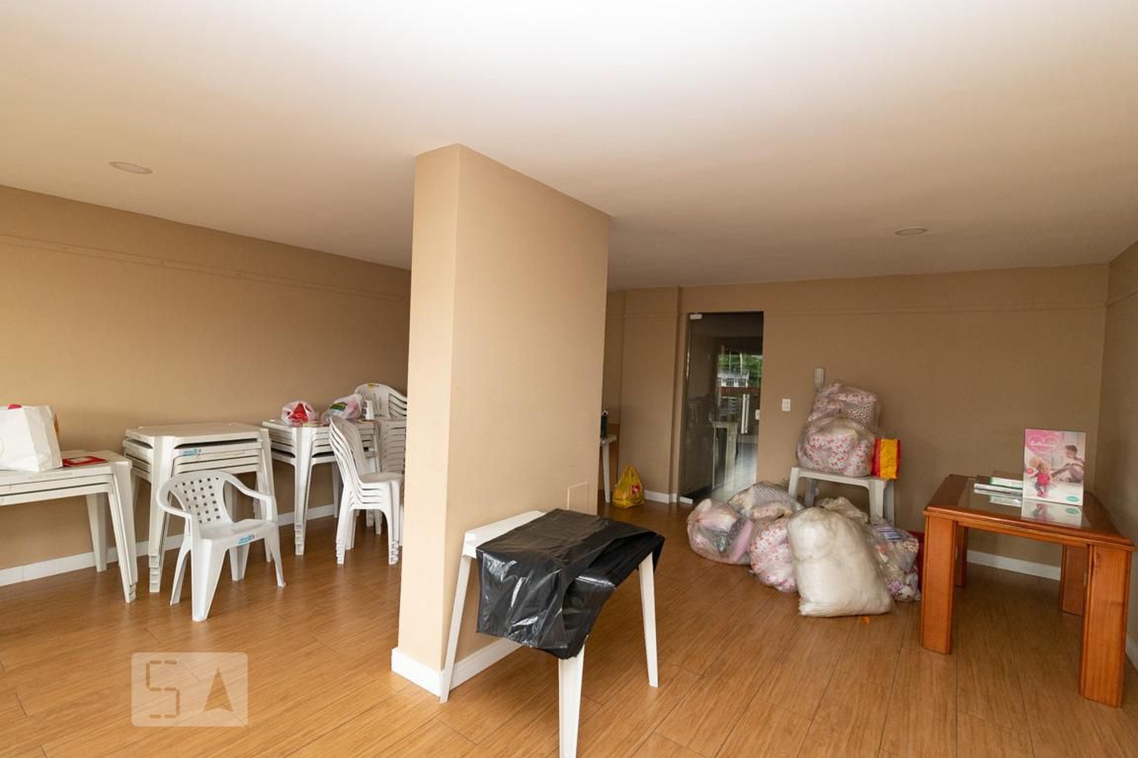 Salão de Festas - Jules Verne