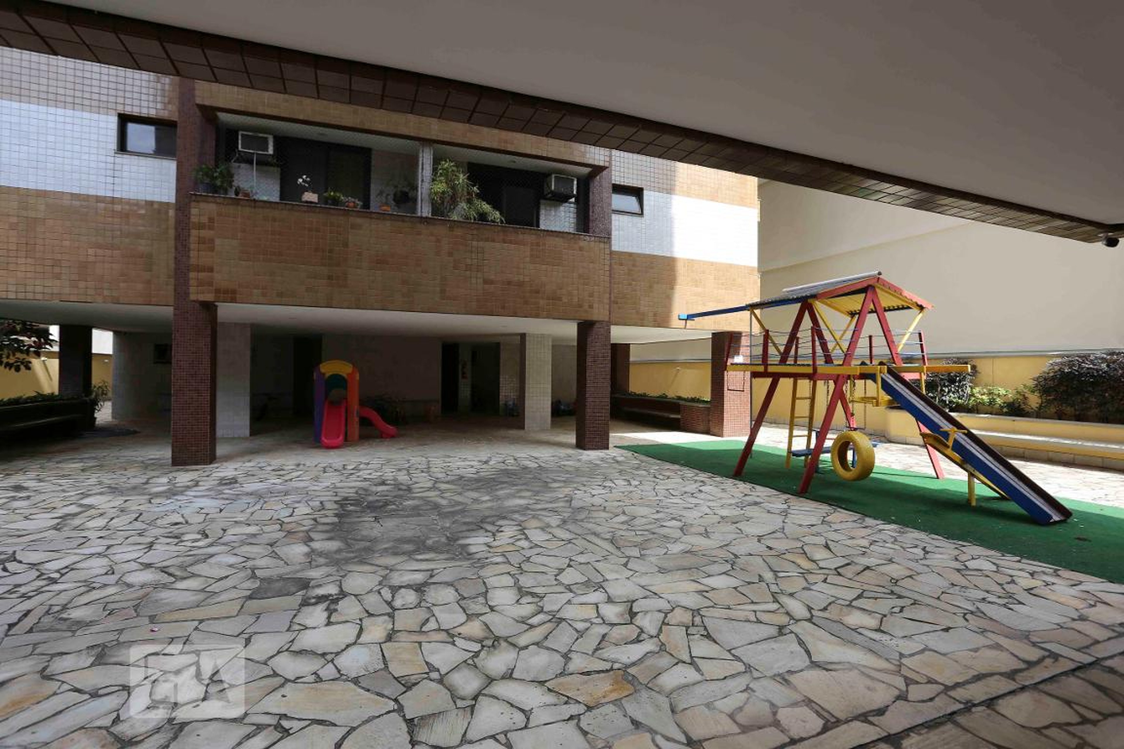 playground - Ambar Obix