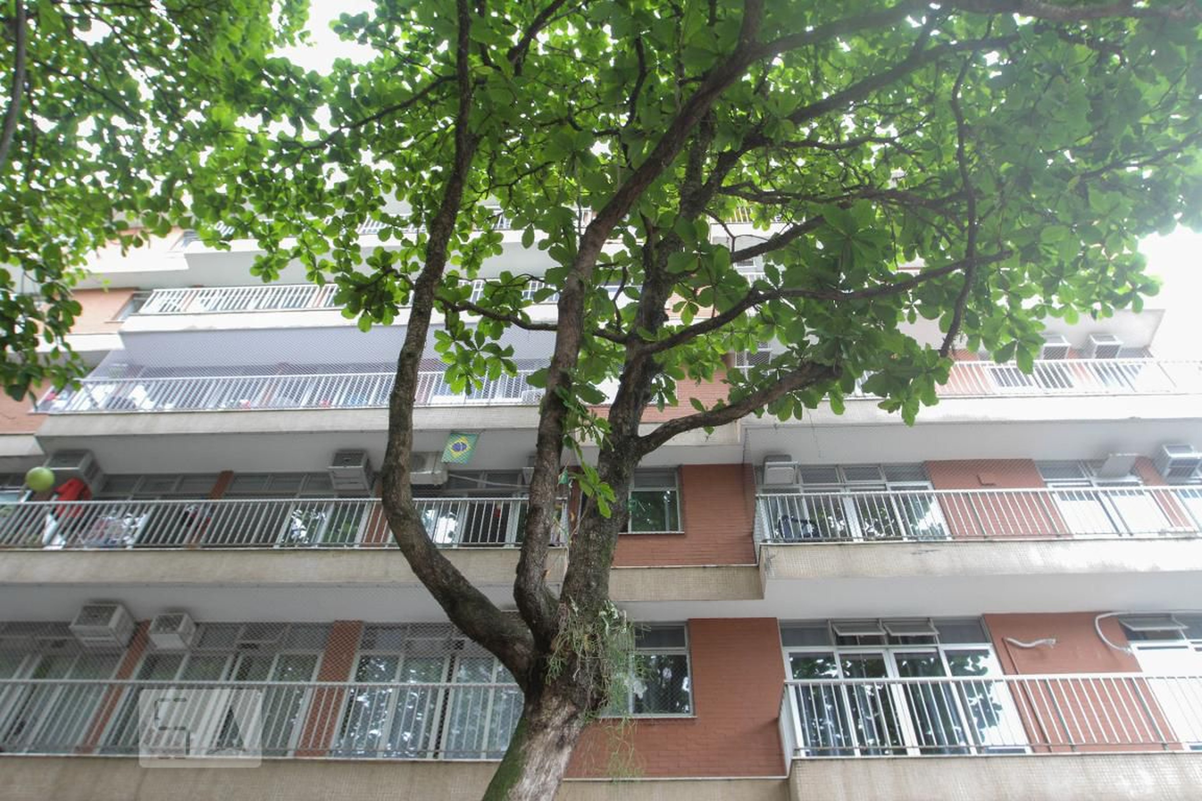 Fachada do Prédio Condomínio em Rua Barão de Jaguaripe, 100