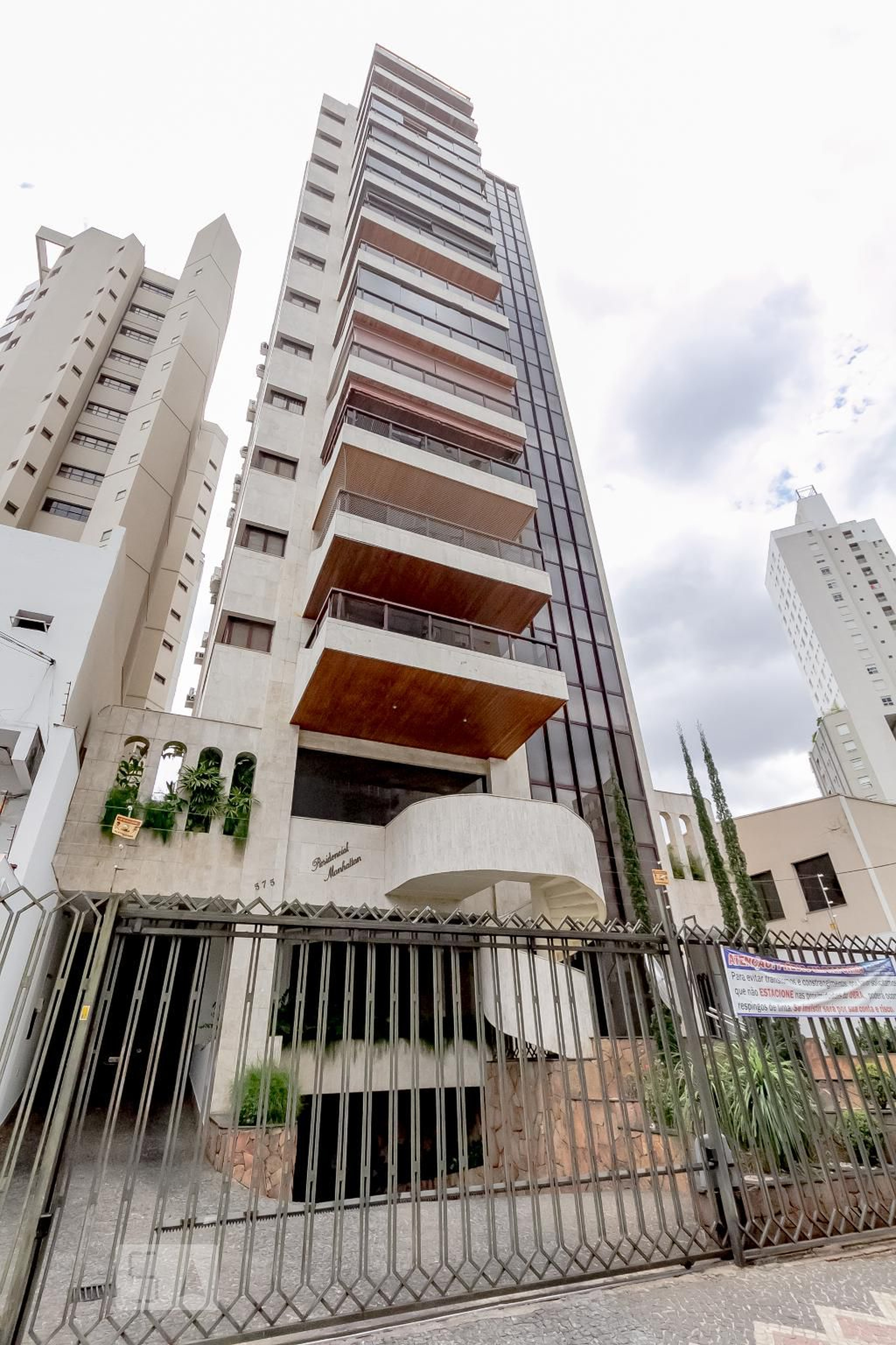 Fachada Condomínio em Rua 2, 575