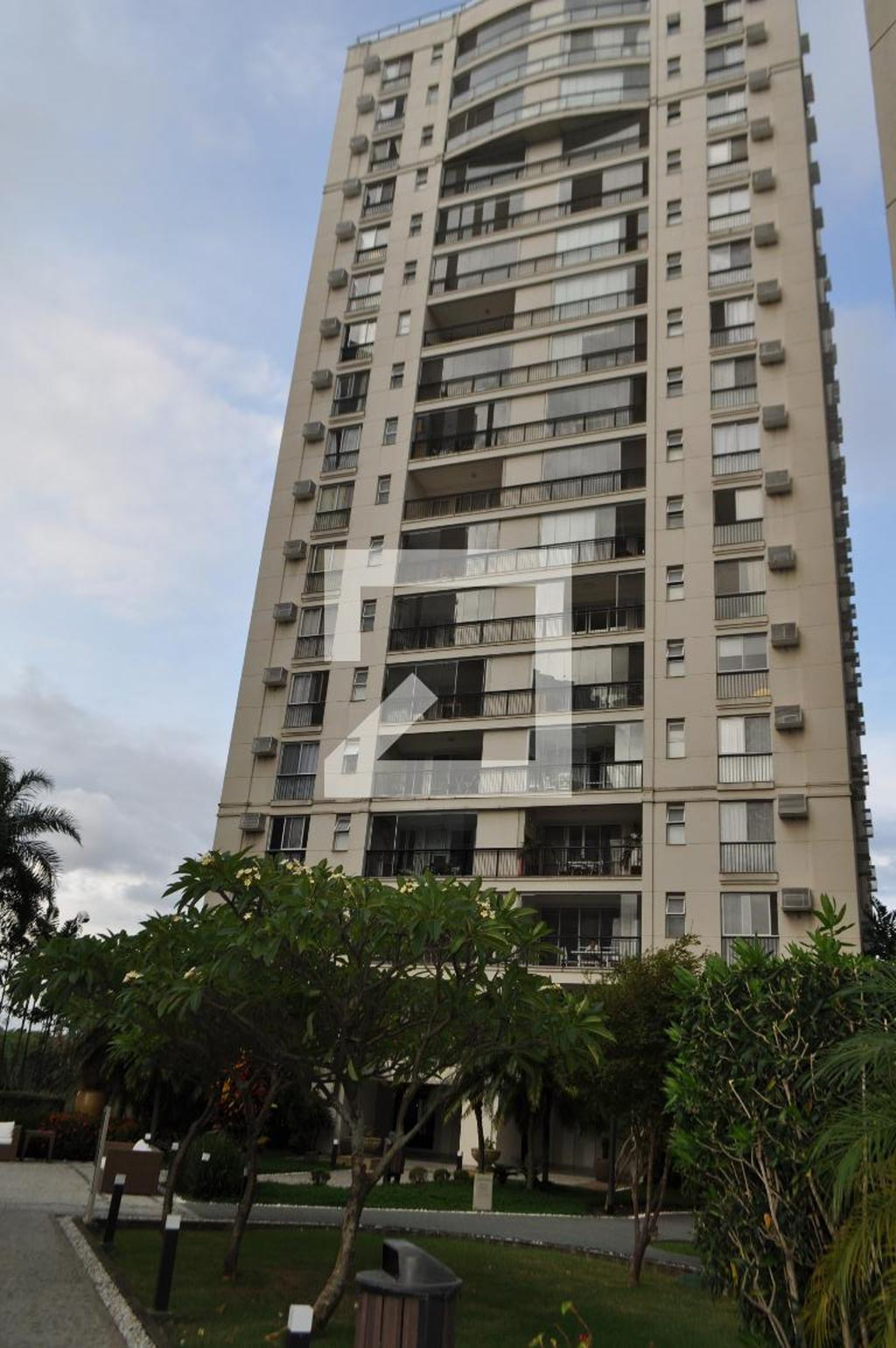 Fachada do Condomínio Condomínio Majestic