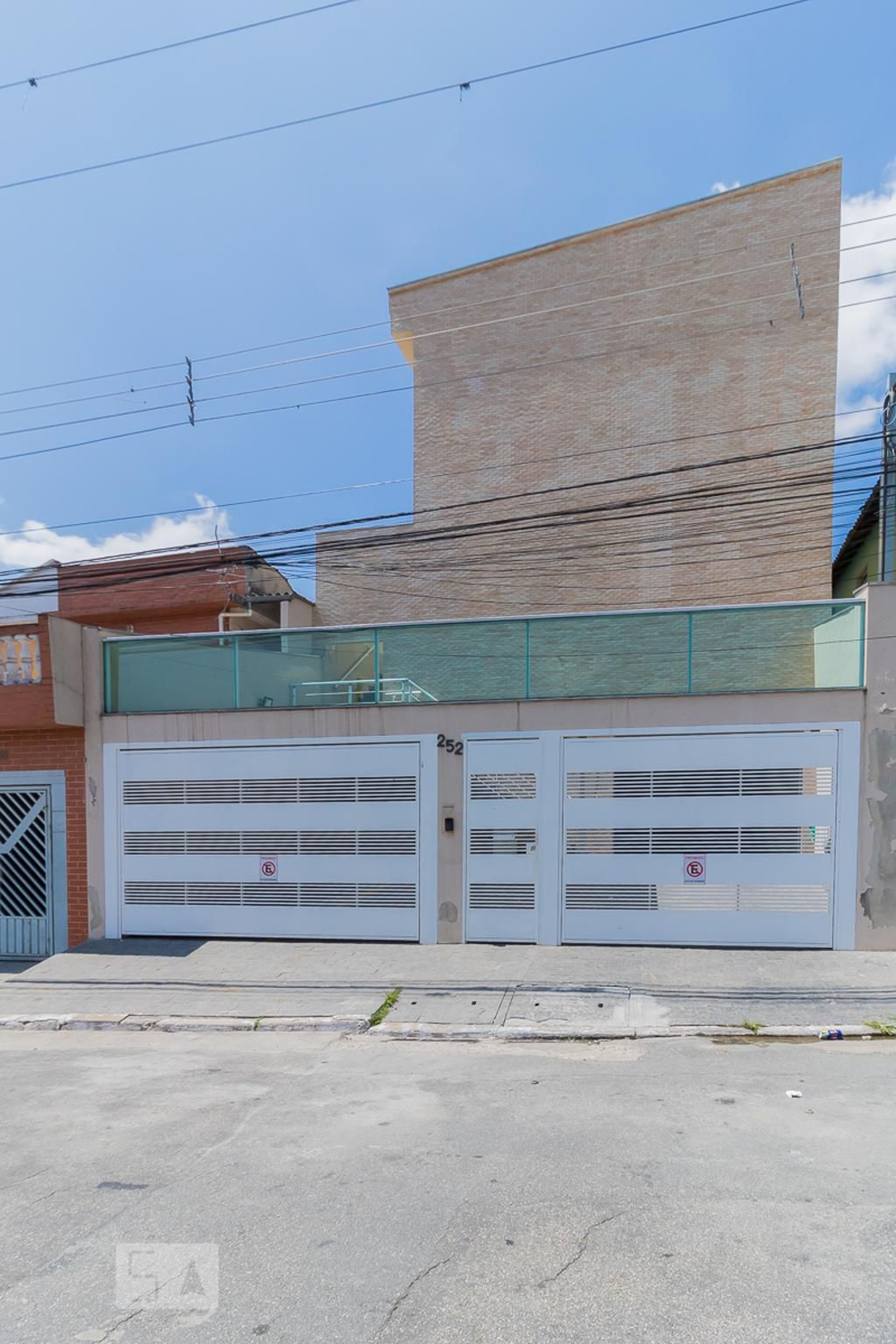 Fachada Condomínio em Rua Antônio Tertuliano, 252