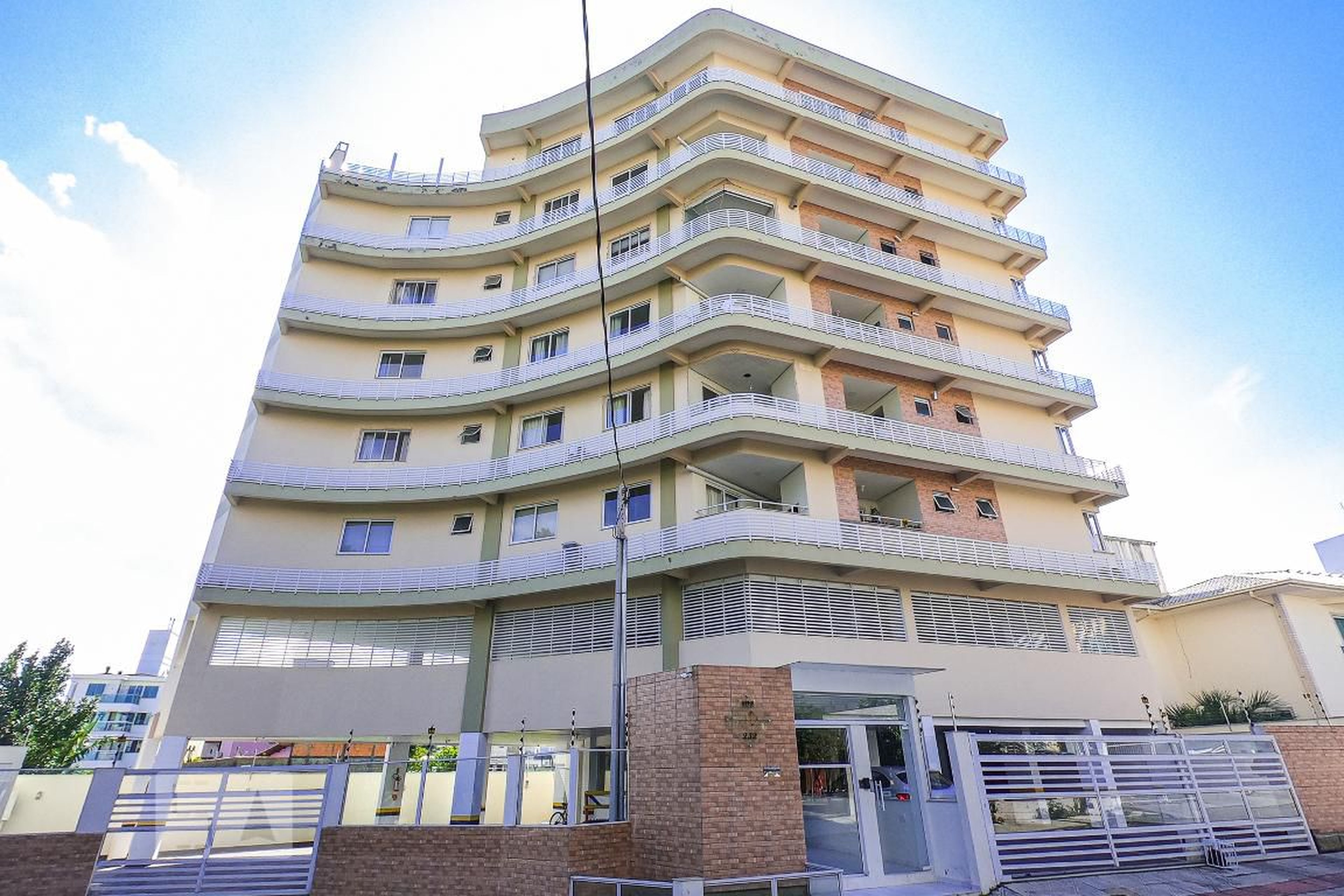 Fachada Condomínio em Rua Ímola, 232