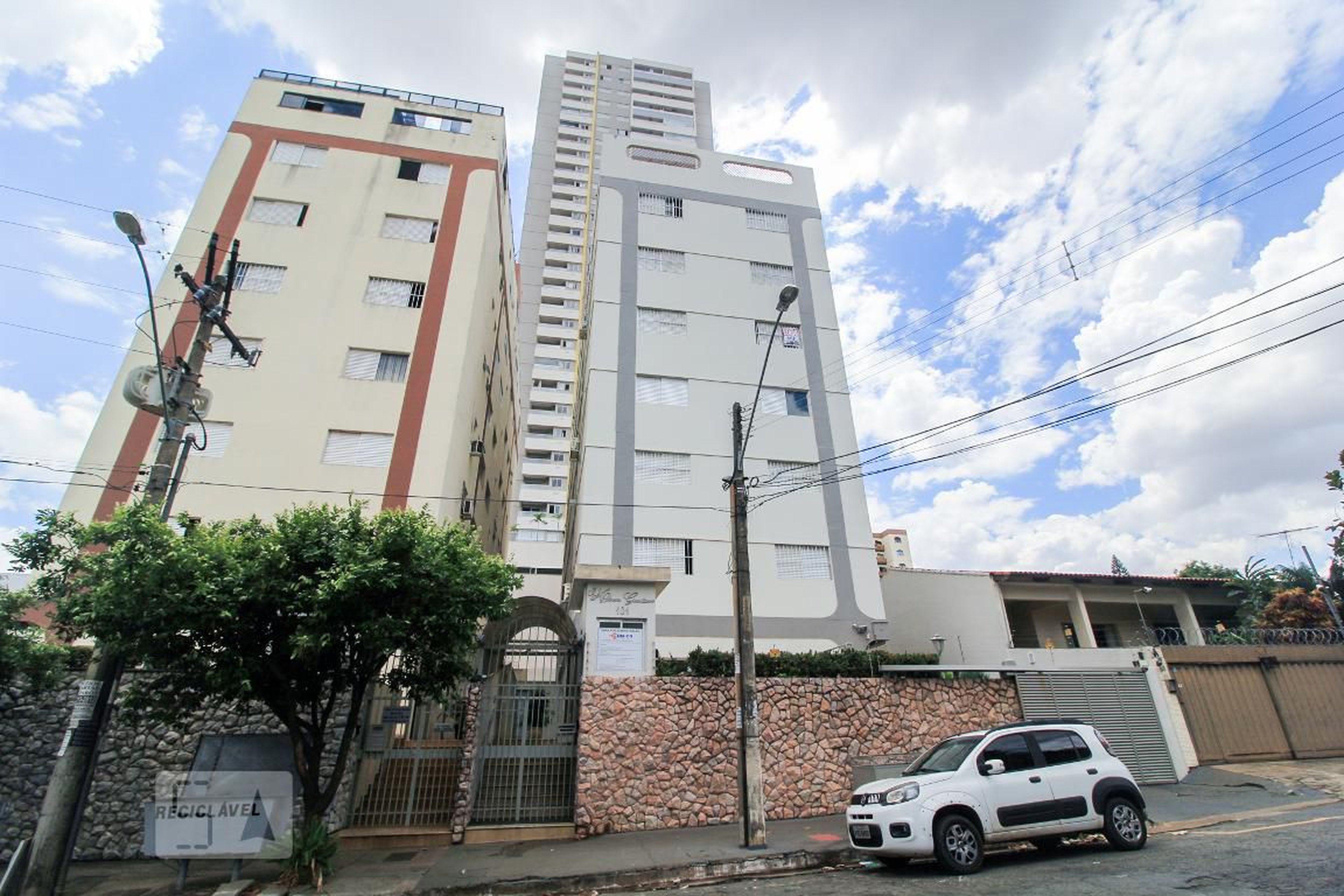 Fachada do prédio Condomínio em Rua 232, 101