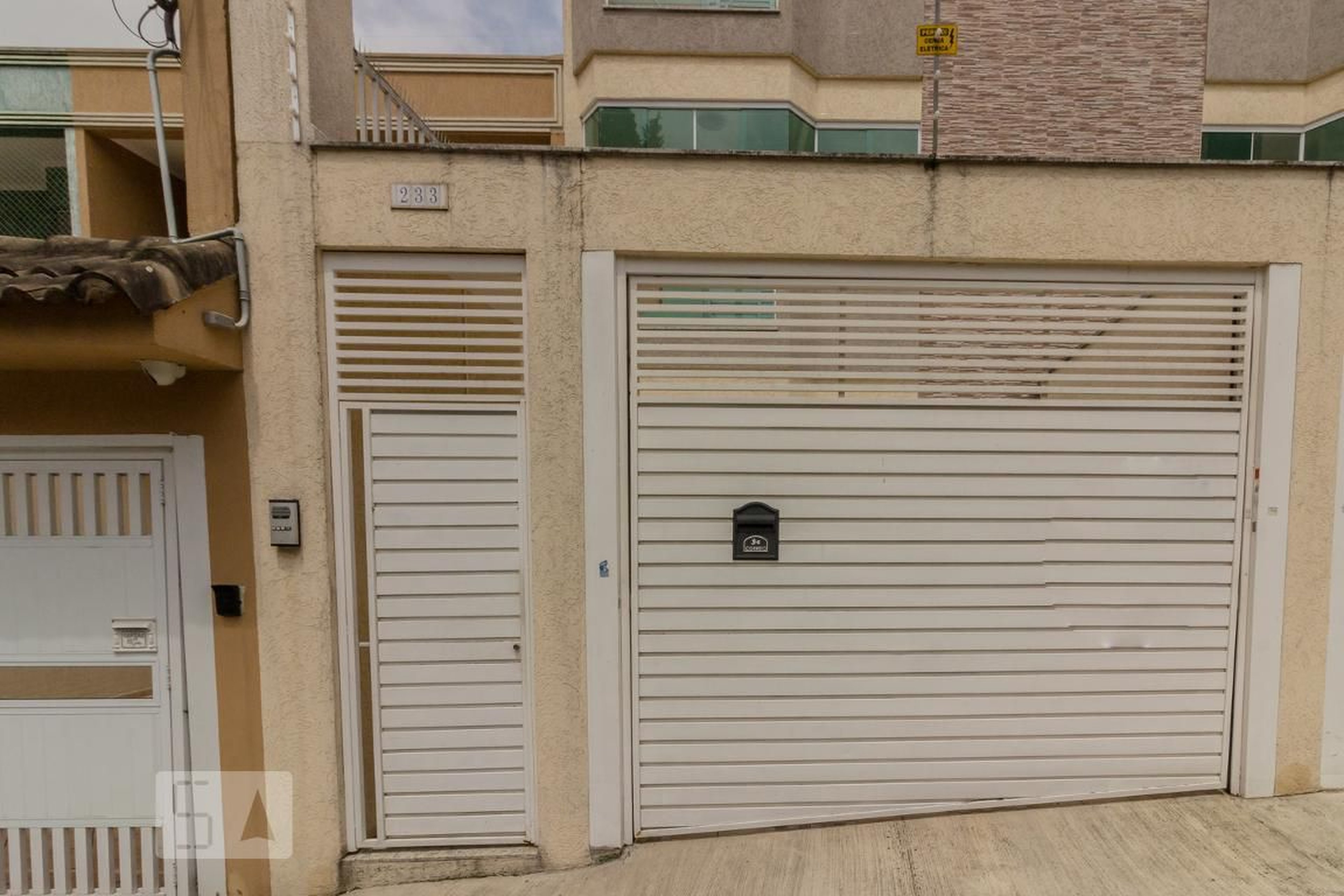 Fachada Condomínio em Rua Jequitinhonha, 233