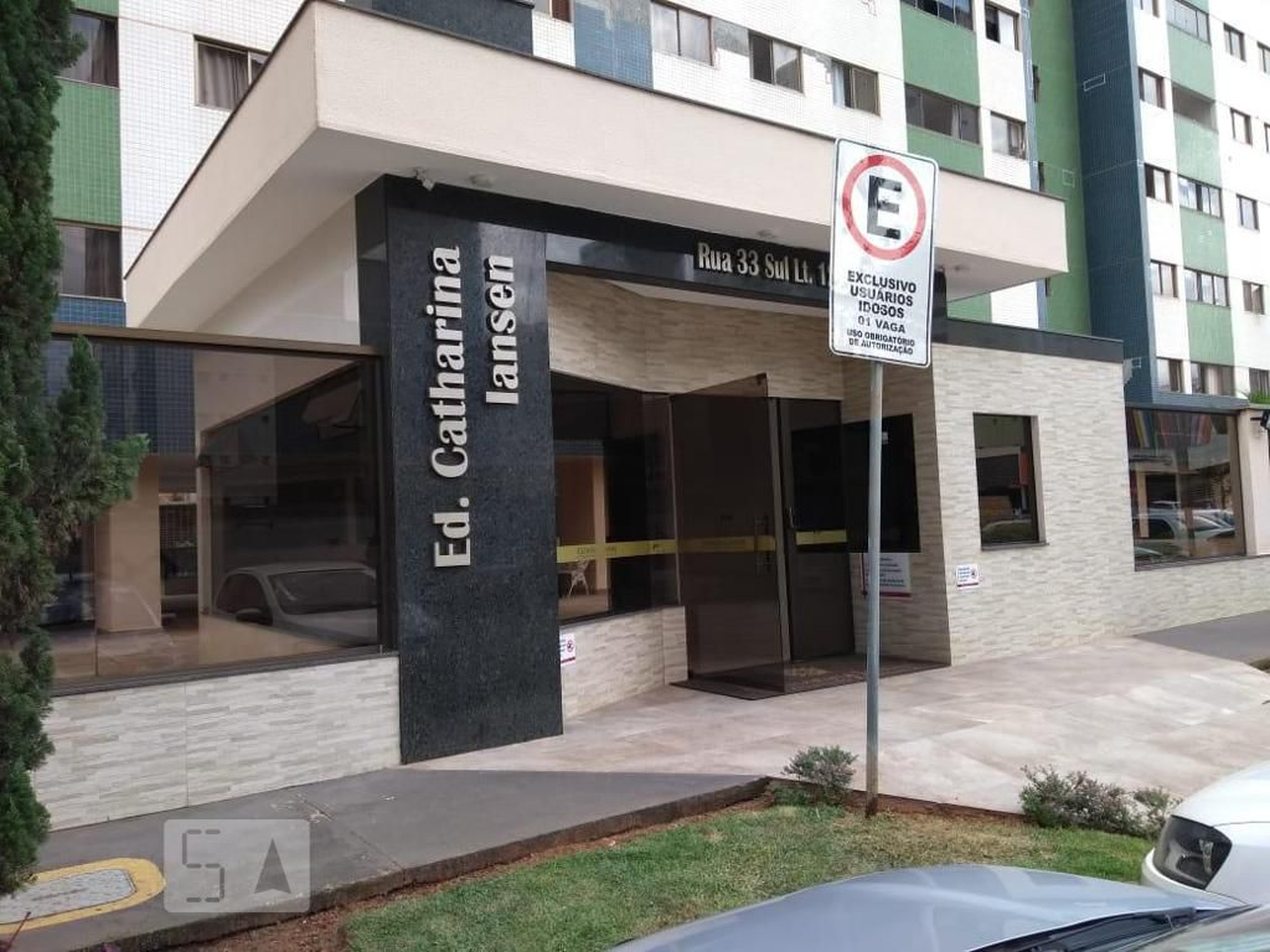 Entrada Condomínio em Rua 33 Sul, 103