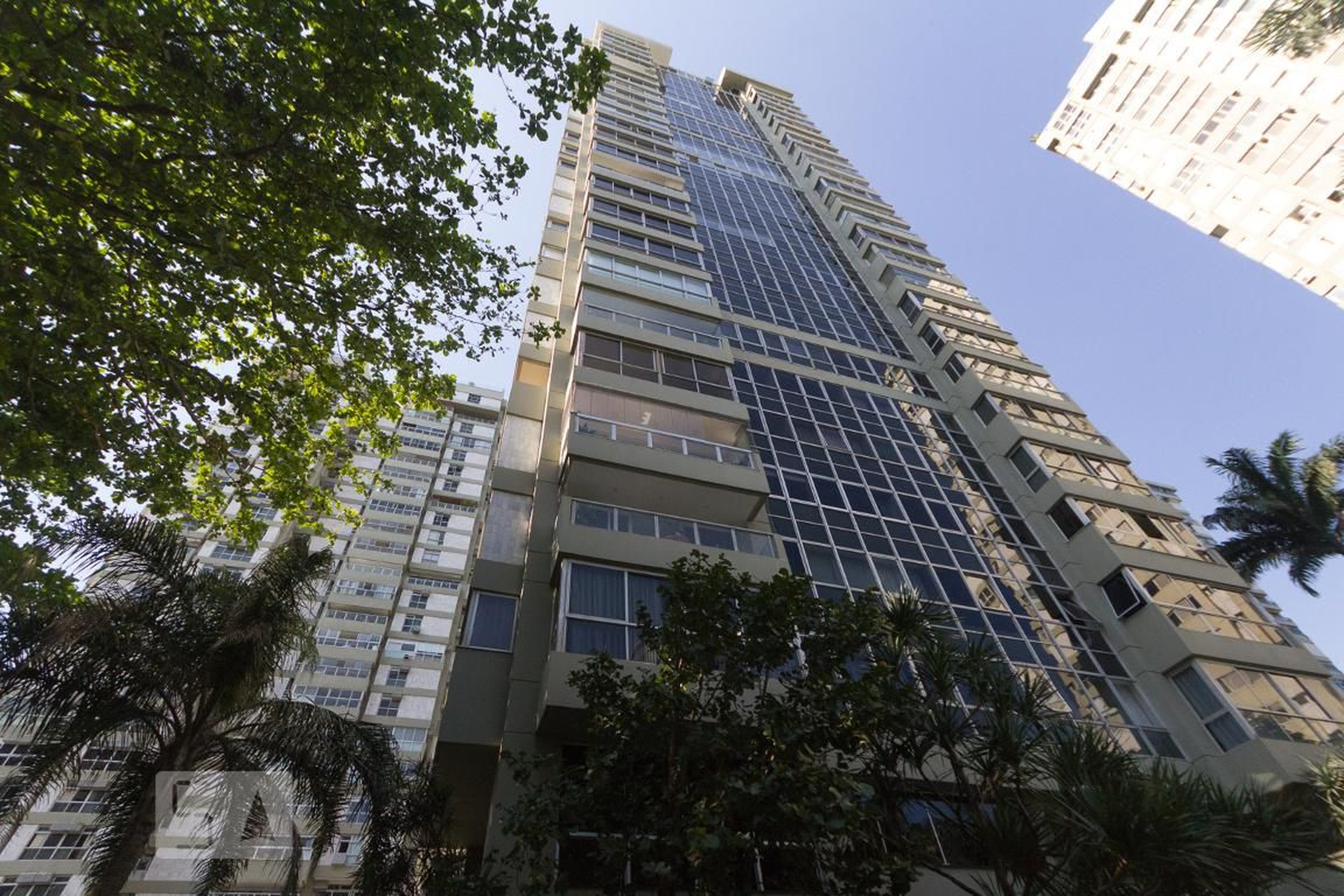 Fachada Condomínio em Avenida Almirante Álvaro Alberto, 681