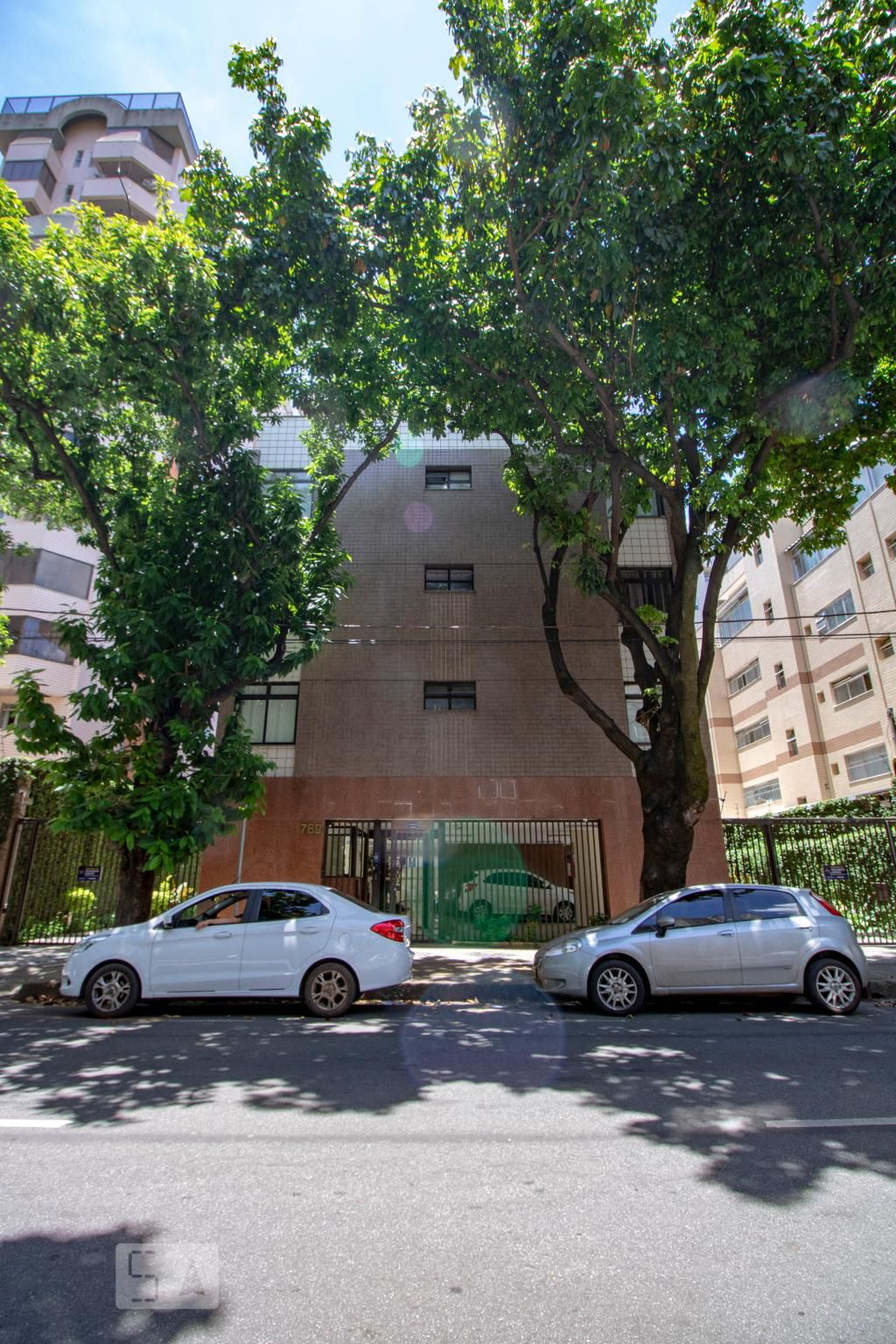 Fachada Condomínio em Rua Cláudio Manoel, 769