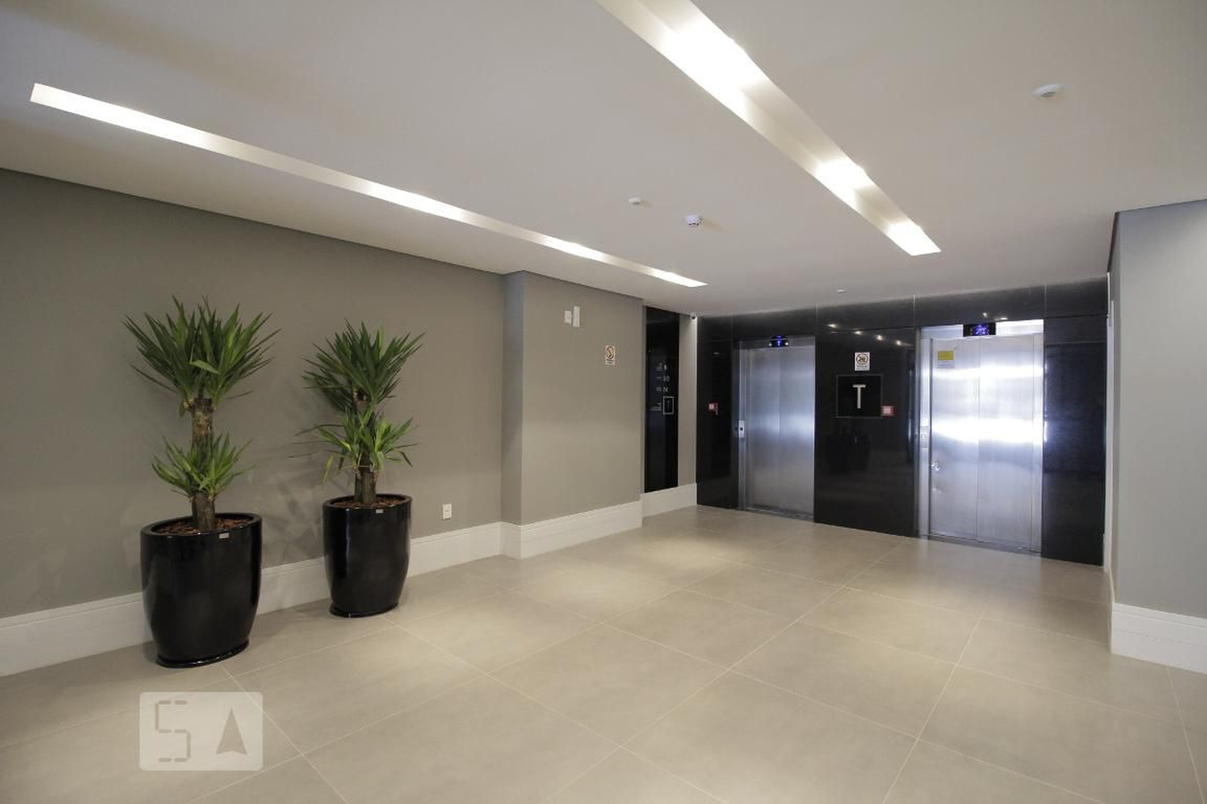 Hall de Entrada - Max Plaza