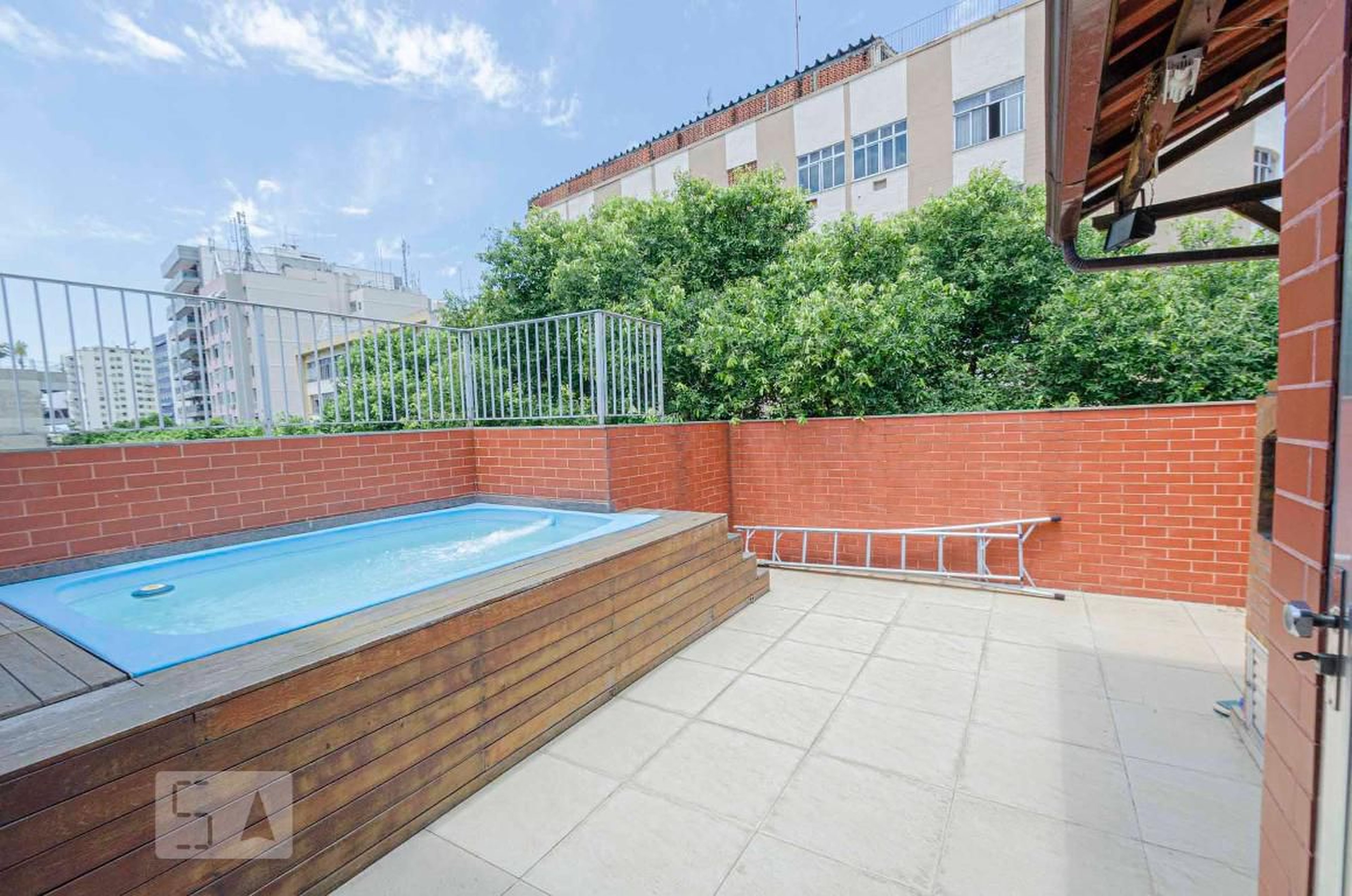 Piscina - Edifício Mont Blanc