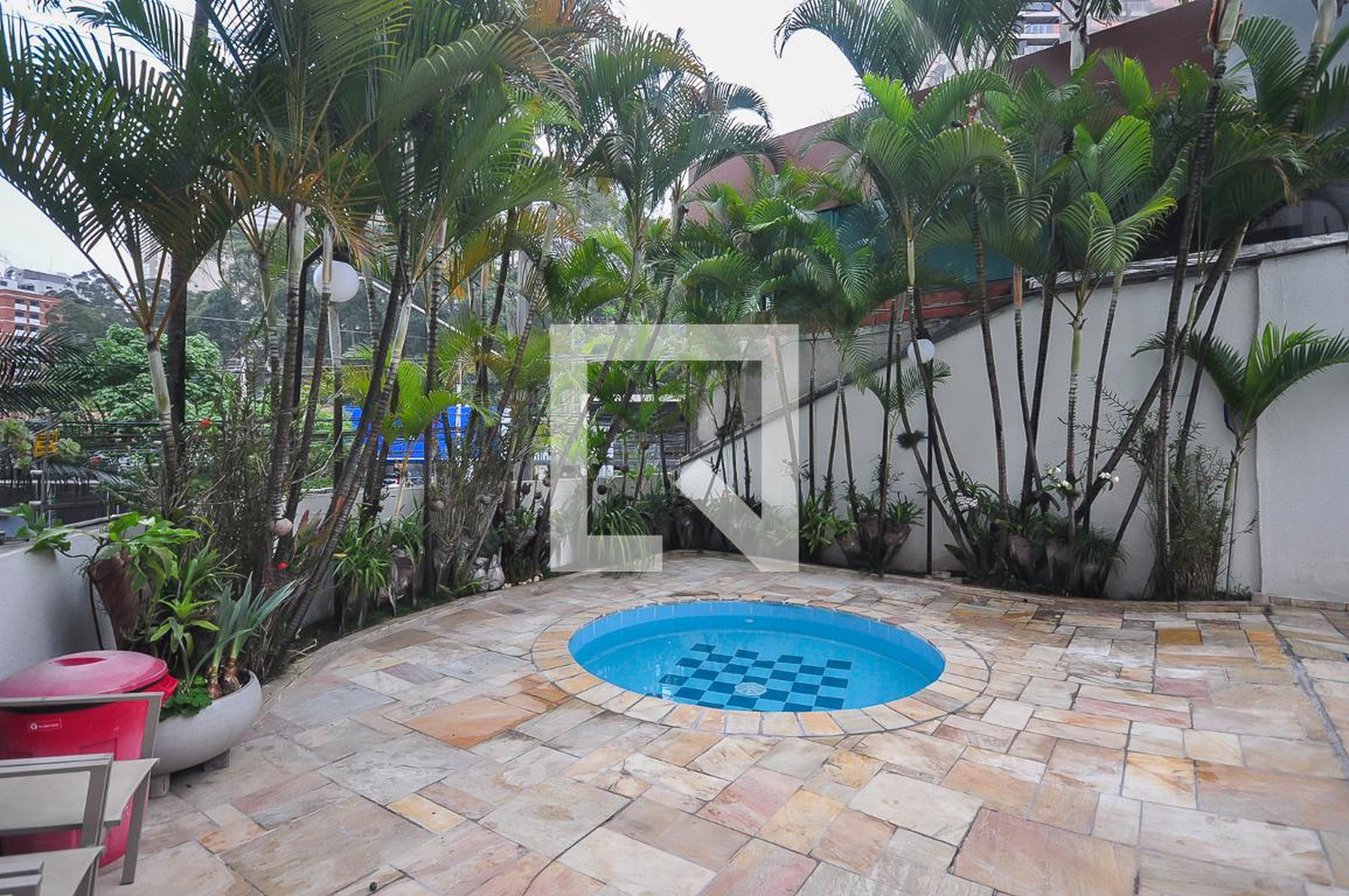 Piscina 1 - Edifício Jardins de Lagamar